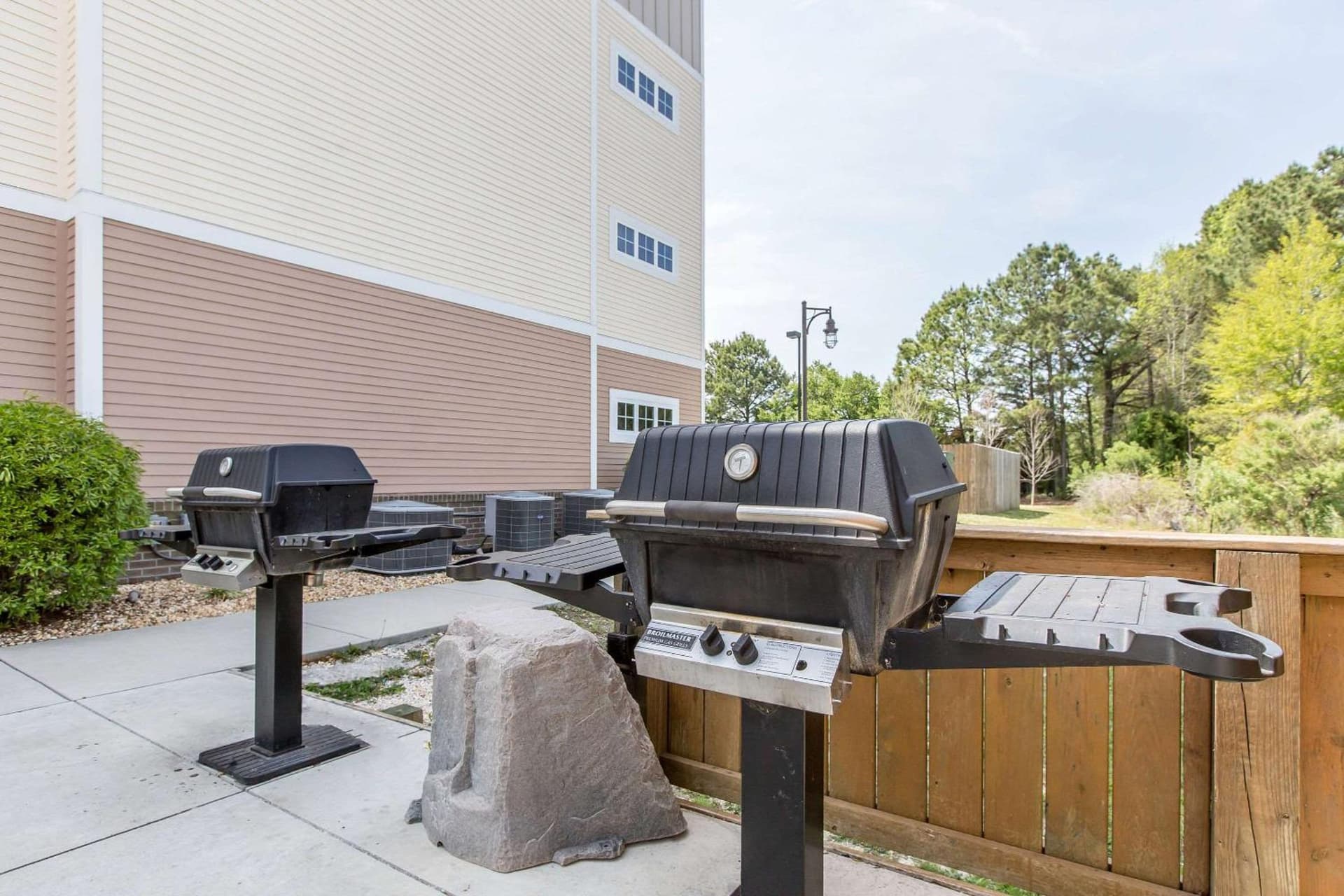 MainStay Suites Jacksonville near Camp Lejeune gallery photo in Jacksonville, NC — image 4