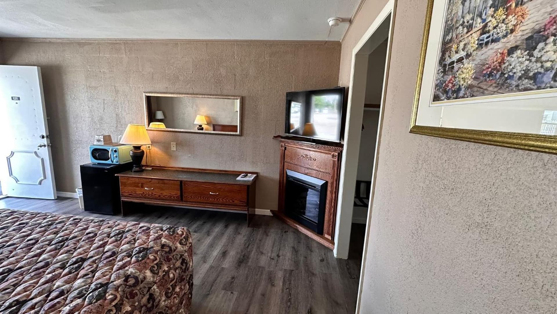 Botkins Motel interior in Jackson Center, OH — gallery photo 2