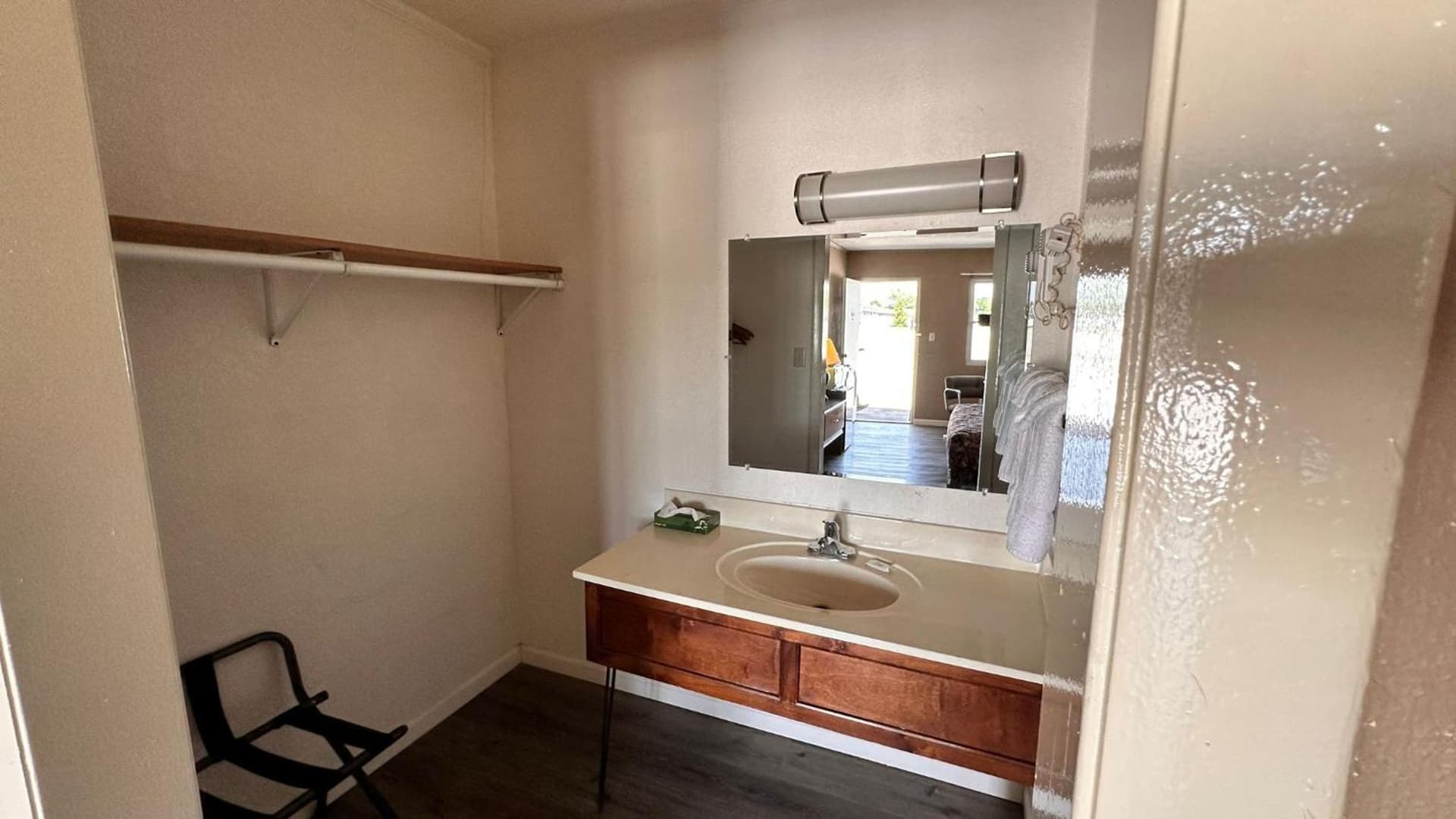 Botkins Motel interior in Jackson Center, OH — gallery photo 2