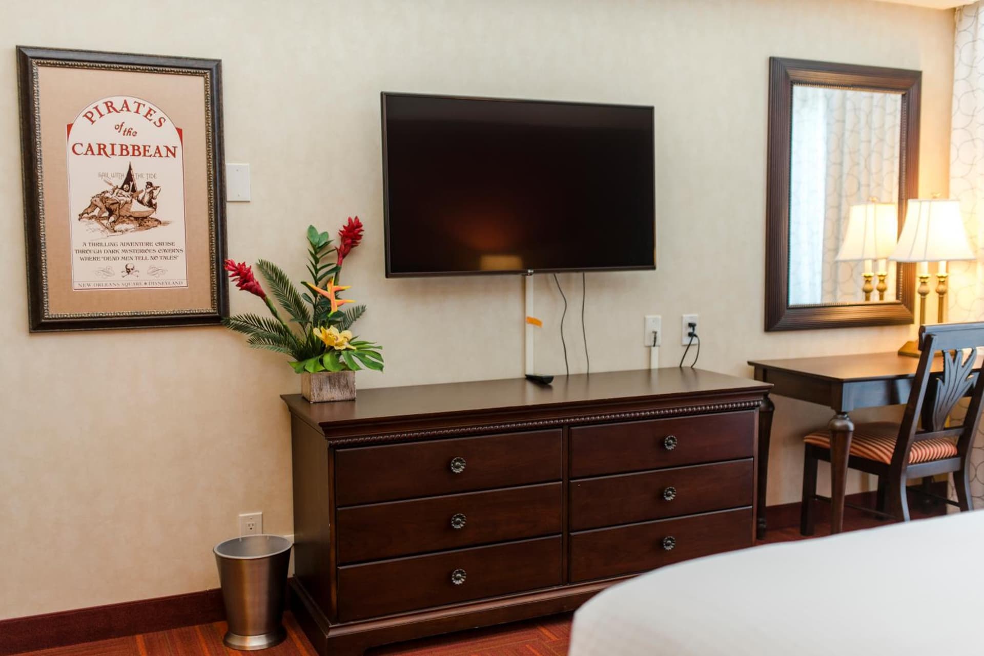 Howard Johnson by Wyndham Anaheim Hotel and Water Playground gallery photo in Anaheim, CA — image 158