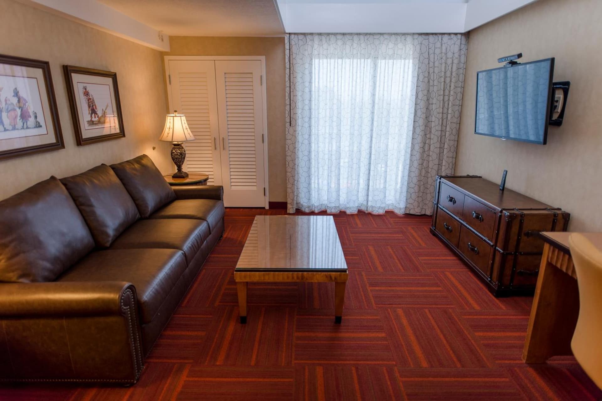 Howard Johnson by Wyndham Anaheim Hotel and Water Playground gallery photo in Anaheim, CA — image 147