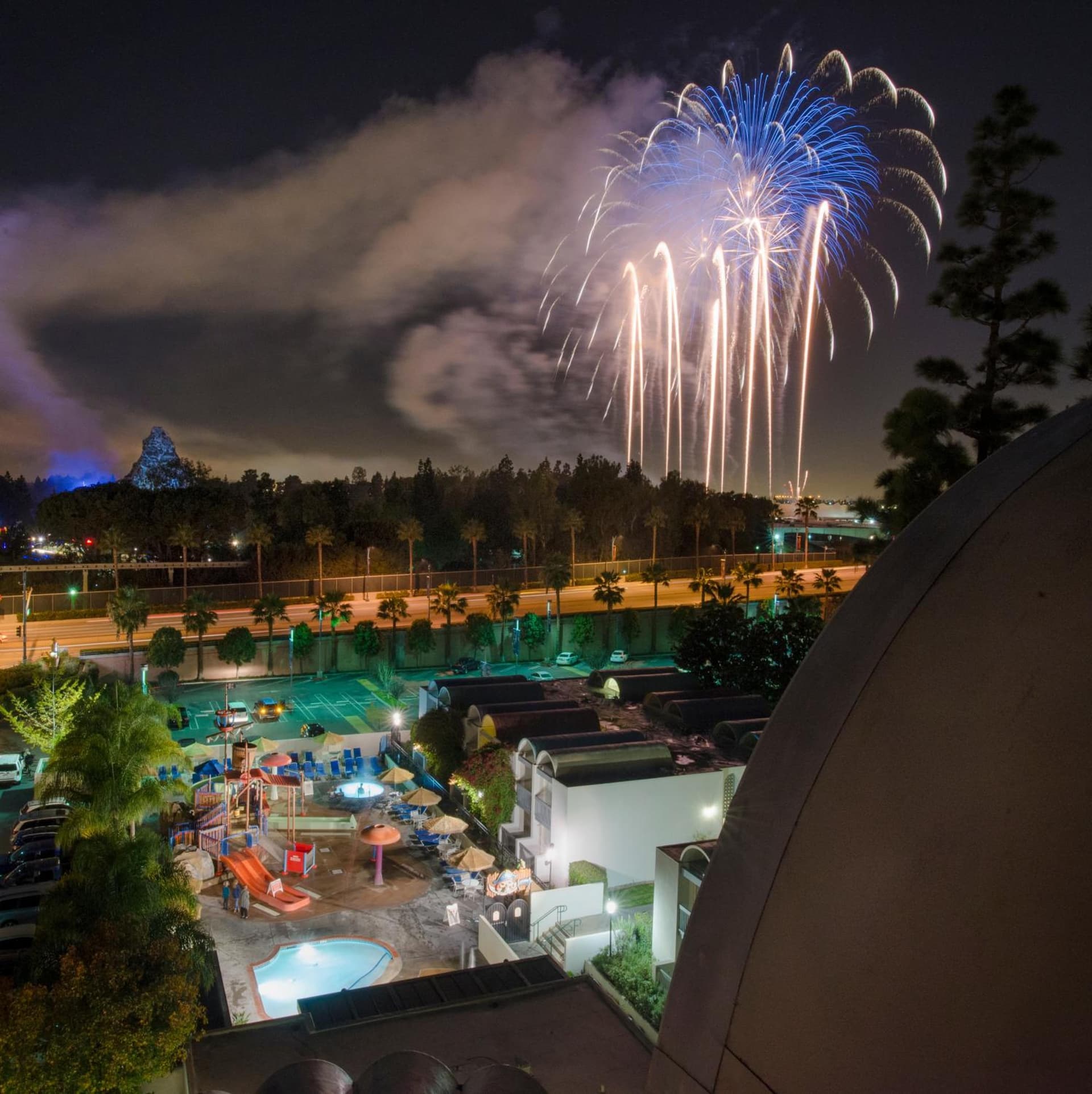 Howard Johnson by Wyndham Anaheim Hotel and Water Playground gallery photo in Anaheim, CA — image 94