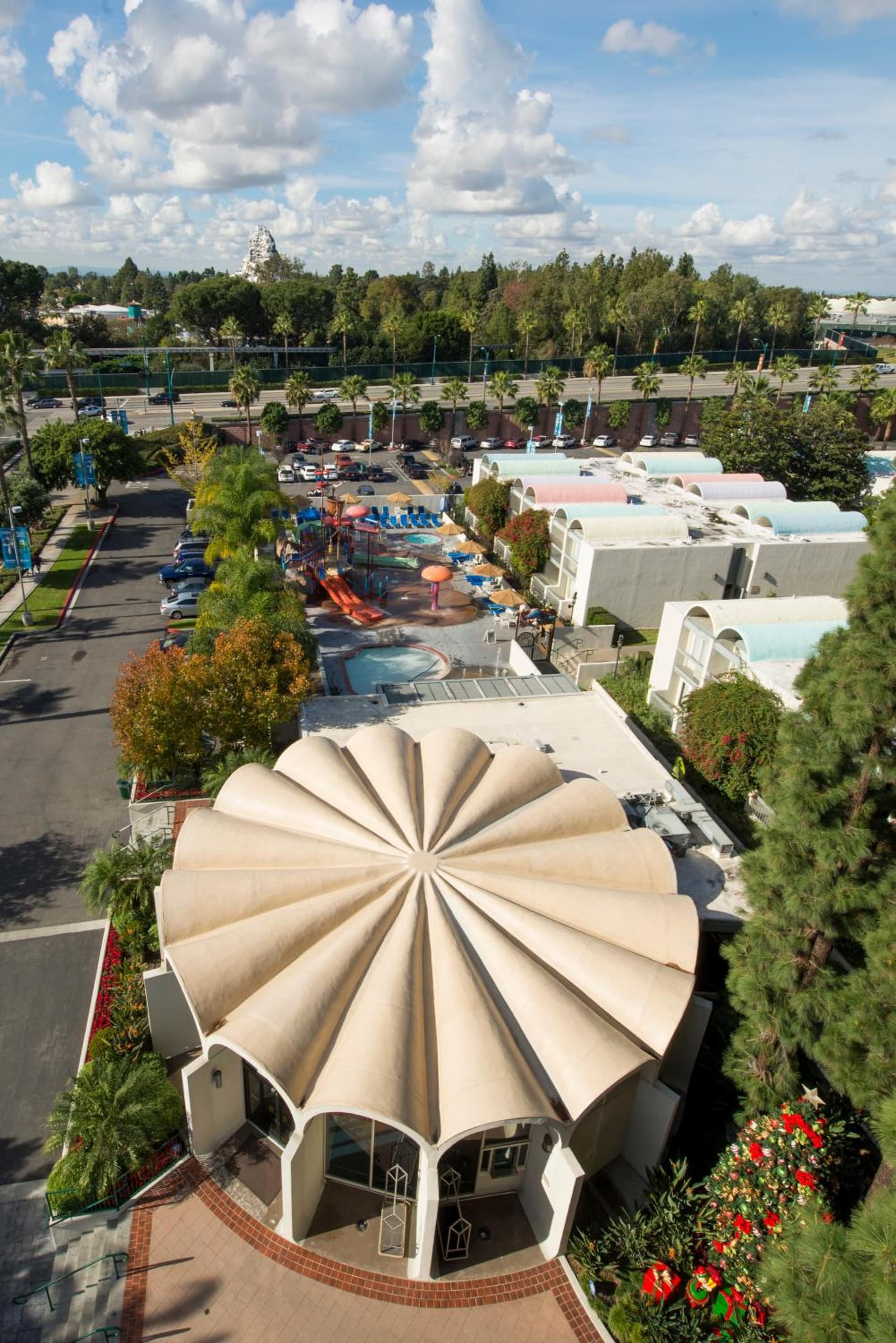 Howard Johnson by Wyndham Anaheim Hotel and Water Playground gallery photo in Anaheim, CA — image 31