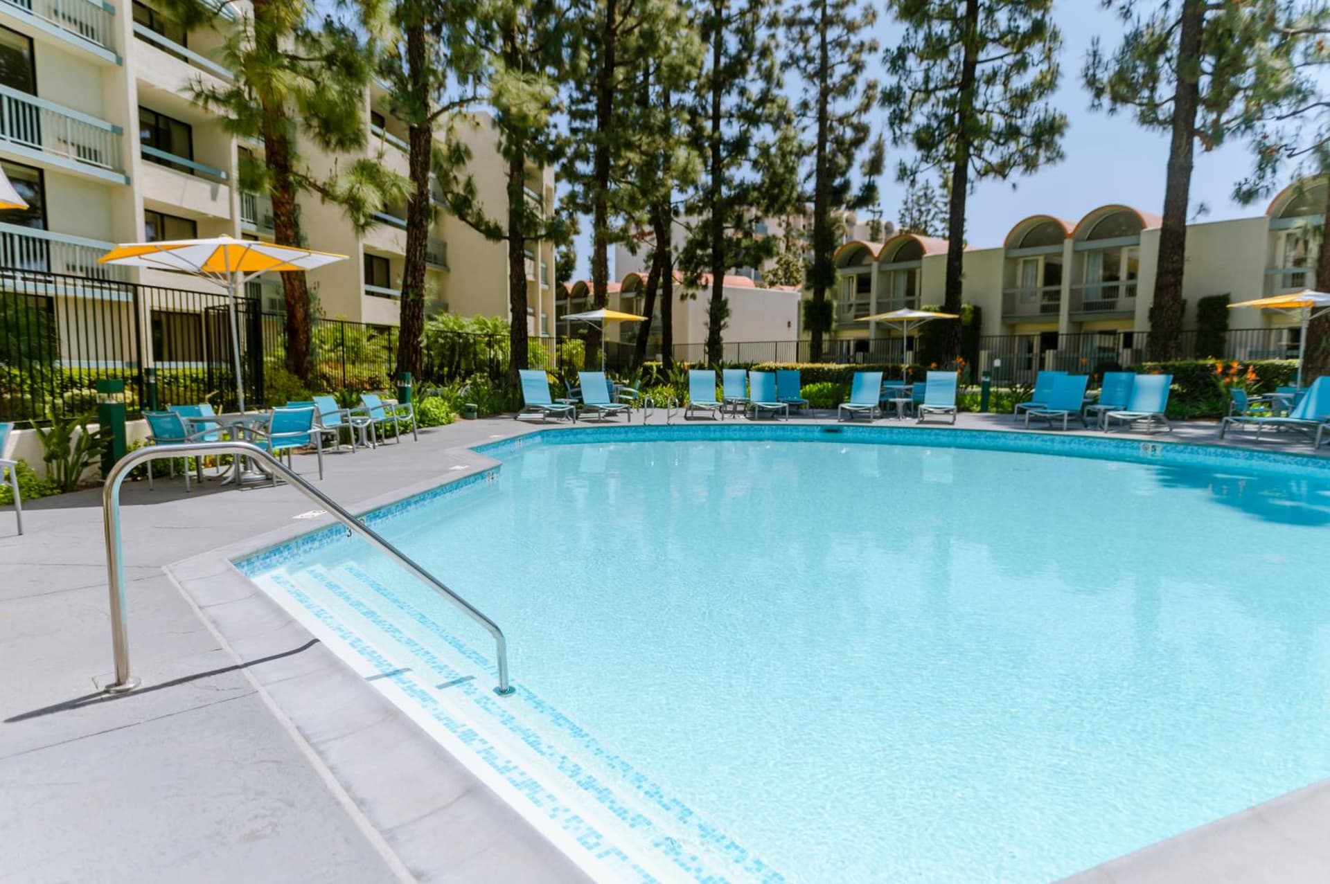 Howard Johnson by Wyndham Anaheim Hotel and Water Playground gallery photo in Anaheim, CA — image 41