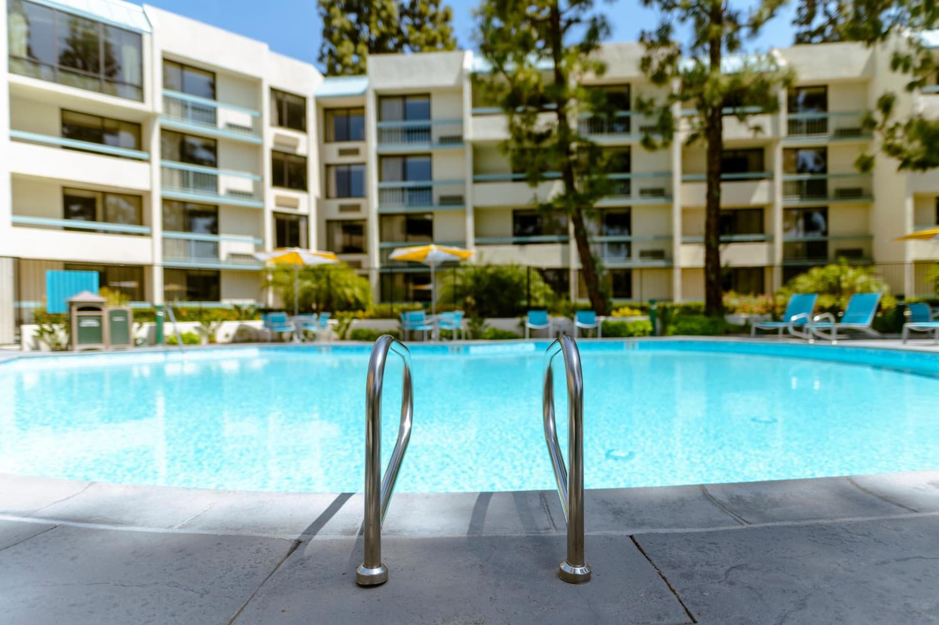 Howard Johnson by Wyndham Anaheim Hotel and Water Playground gallery photo in Anaheim, CA — image 42