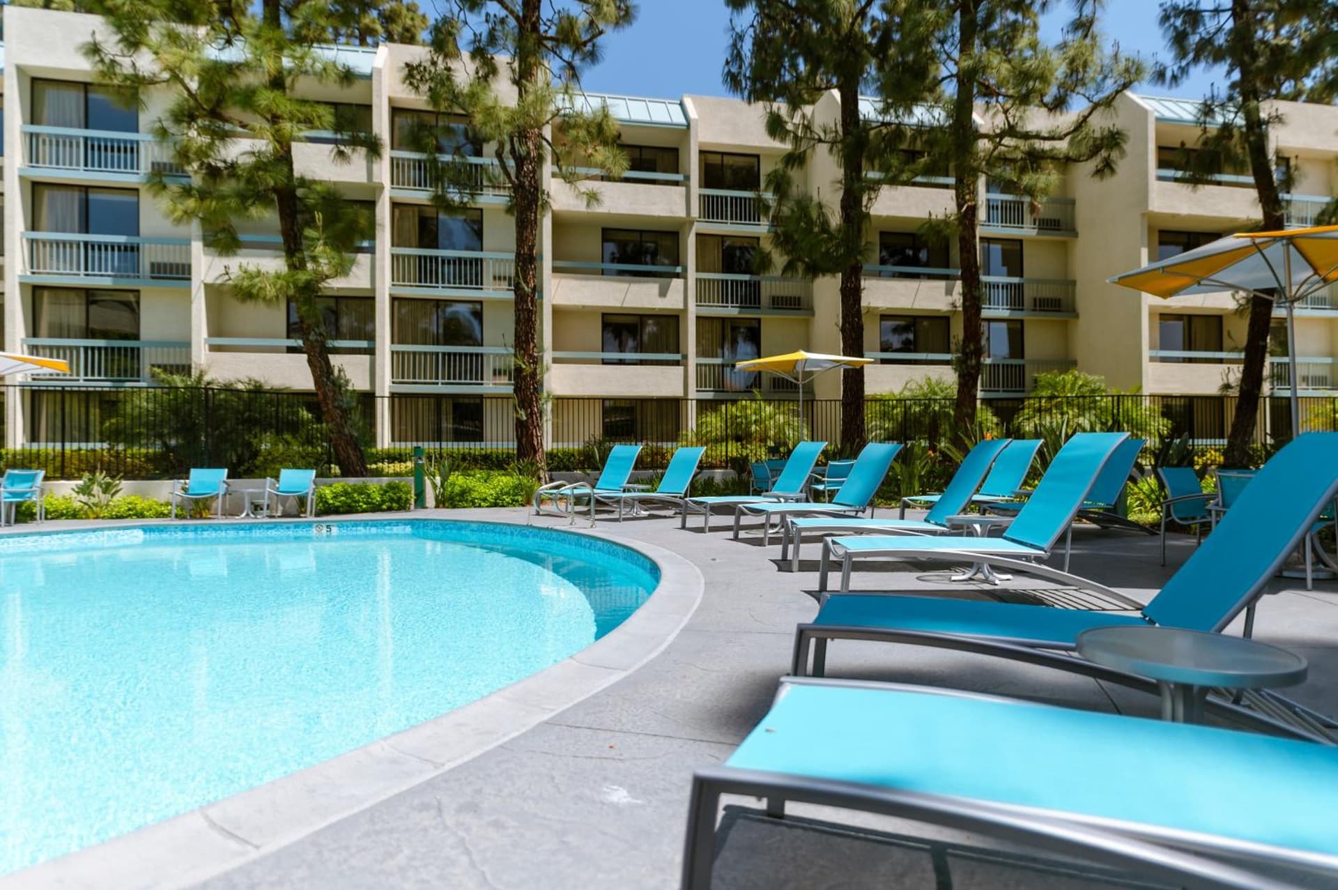 Howard Johnson by Wyndham Anaheim Hotel and Water Playground gallery photo in Anaheim, CA — image 146