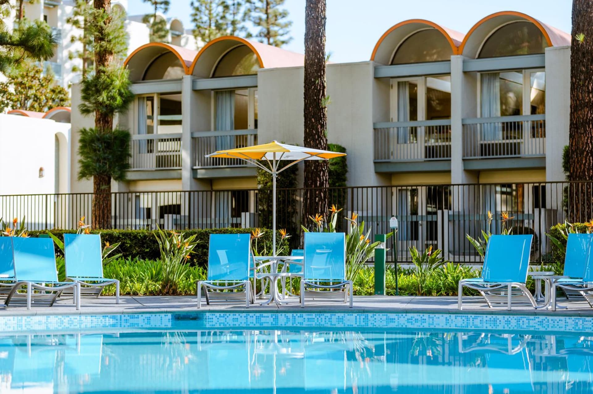 Howard Johnson by Wyndham Anaheim Hotel and Water Playground gallery photo in Anaheim, CA — image 129