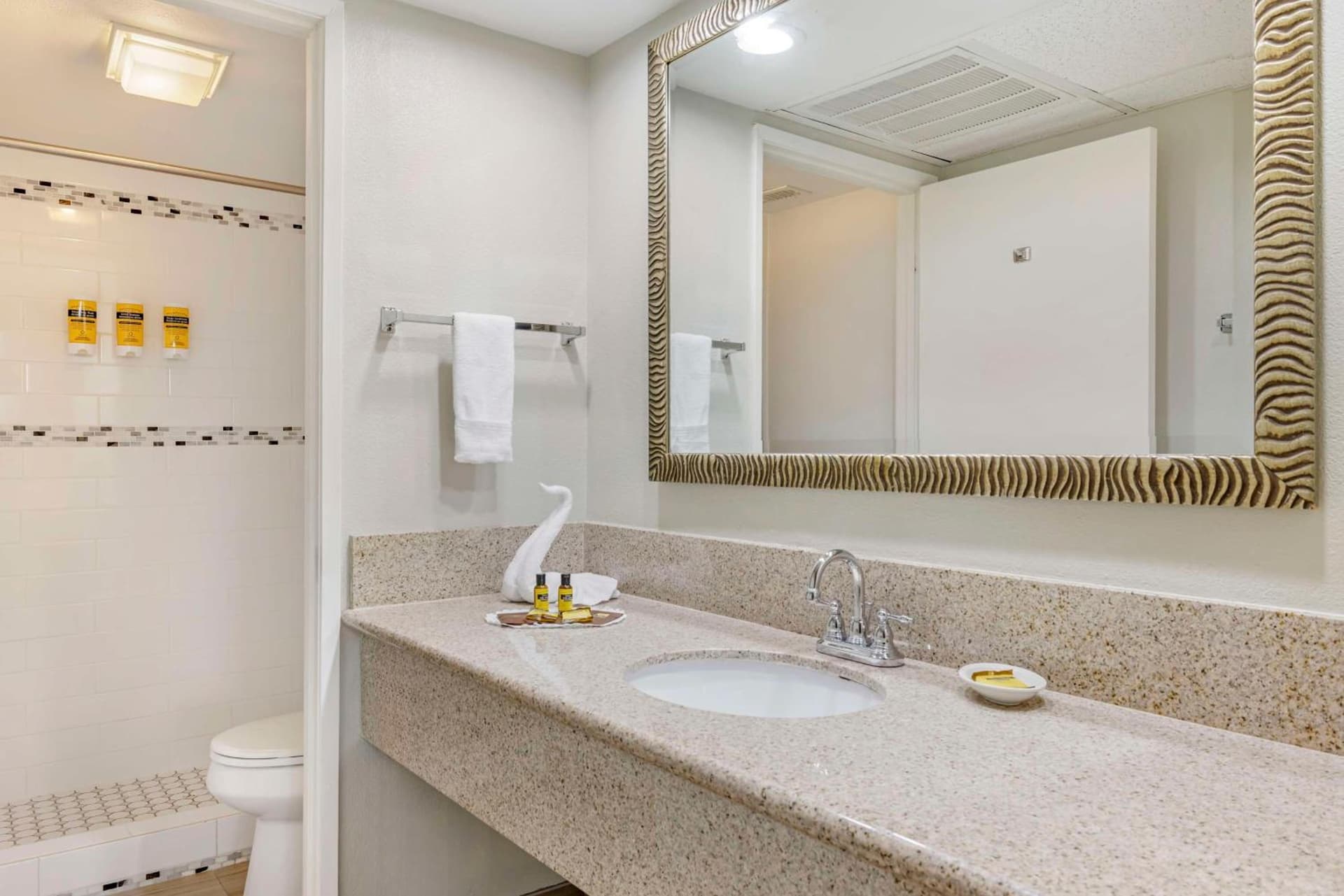 Best Western Plus Palm Desert Resort gallery photo in Palm Desert, CA — image 4