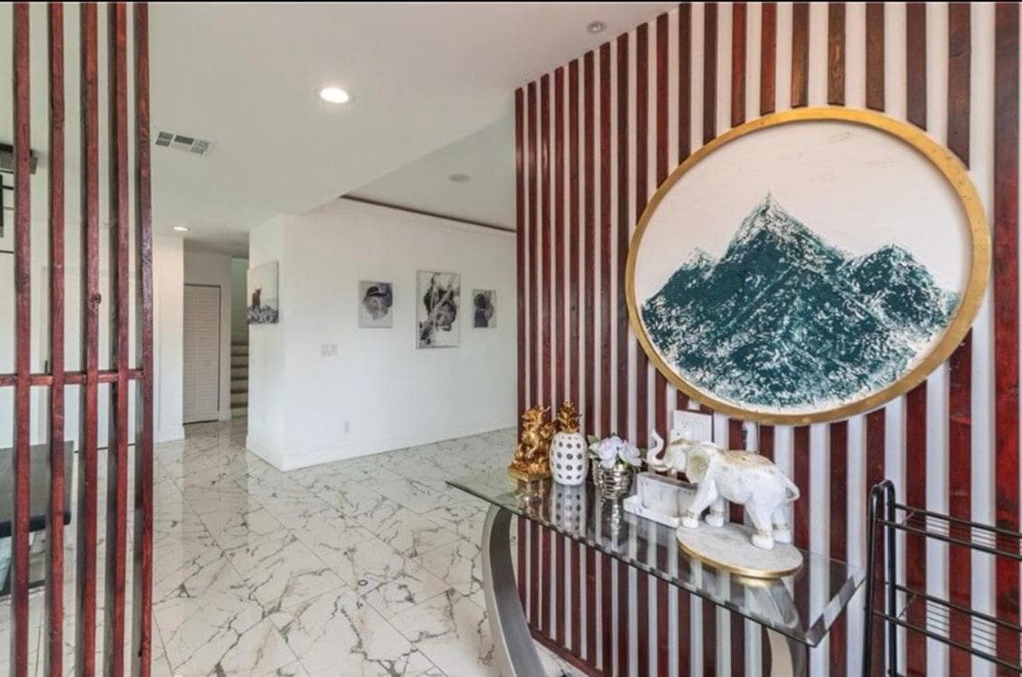 Cozy Haven private room 3 interior in Los Angeles, CA — gallery photo 2