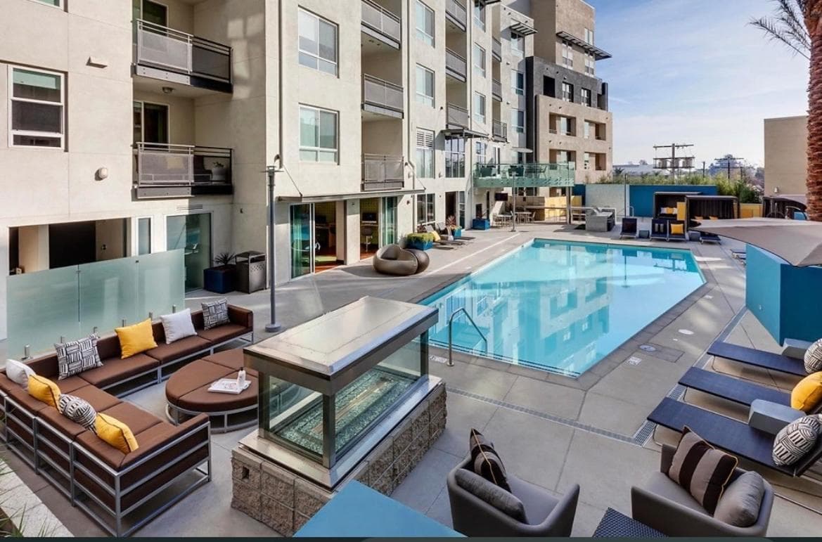 Luxury 2 Bedroom 2 Bathroom With Fitness Center and Pool featured exterior or lobby in Los Angeles, CA — similar hotel
