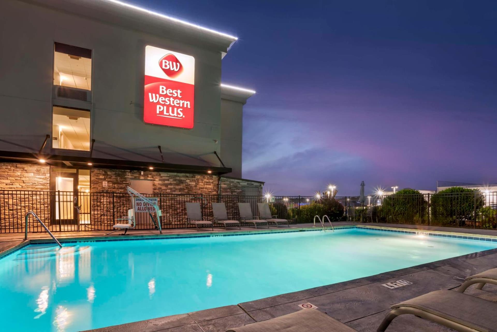 Best Western Plus Greenville I-385 Inn & Suites interior in Greenville, SC — gallery photo 2