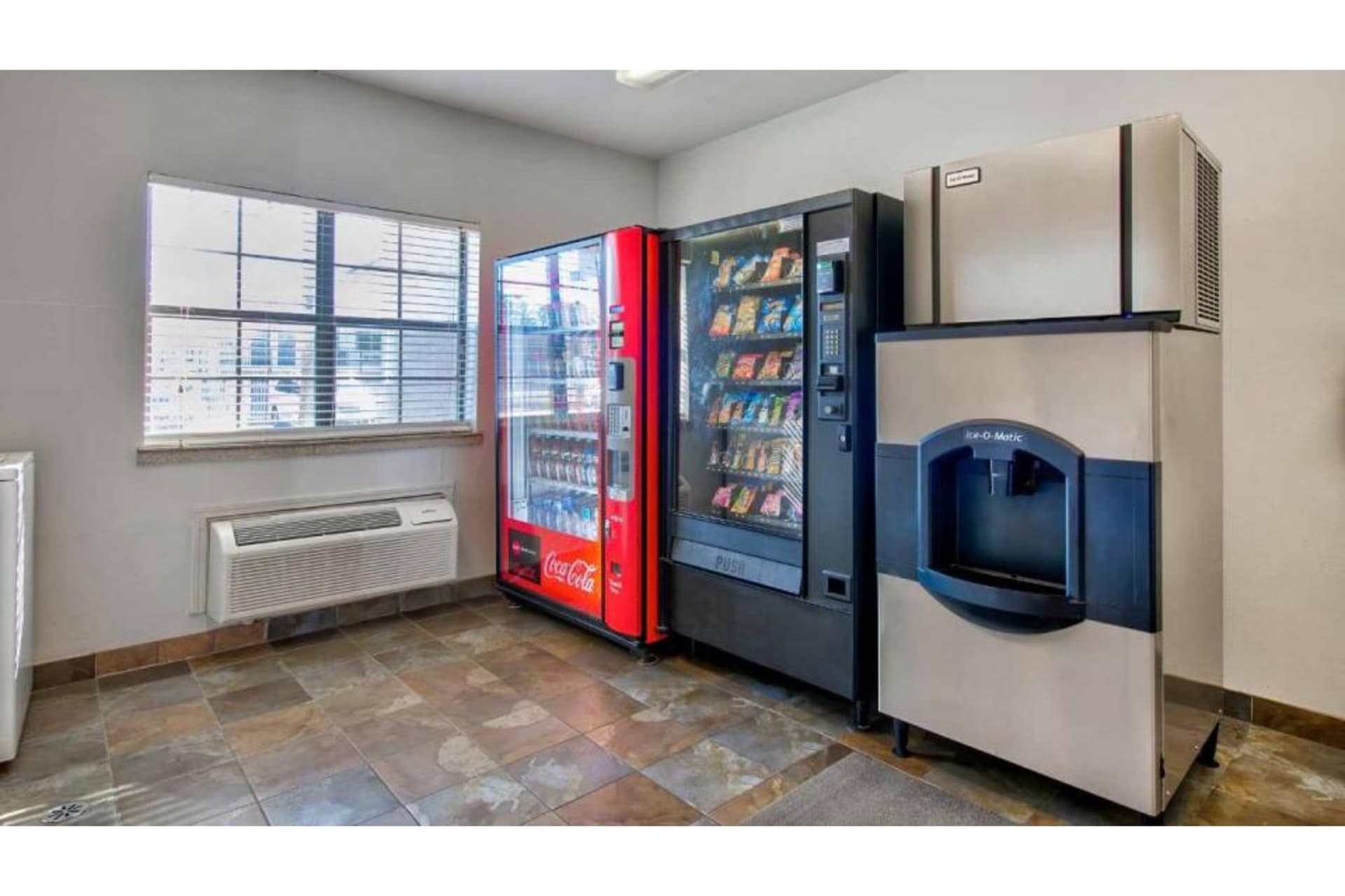 OYO Townhouse Beaumont Medical Center Area I-10 gallery photo in Beaumont, TX — image 16