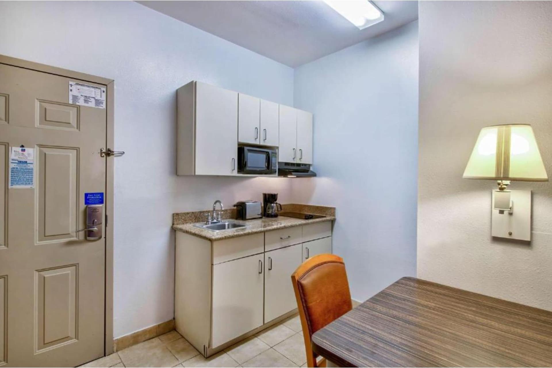 OYO Townhouse Beaumont Medical Center Area I-10 gallery photo in Beaumont, TX — image 18