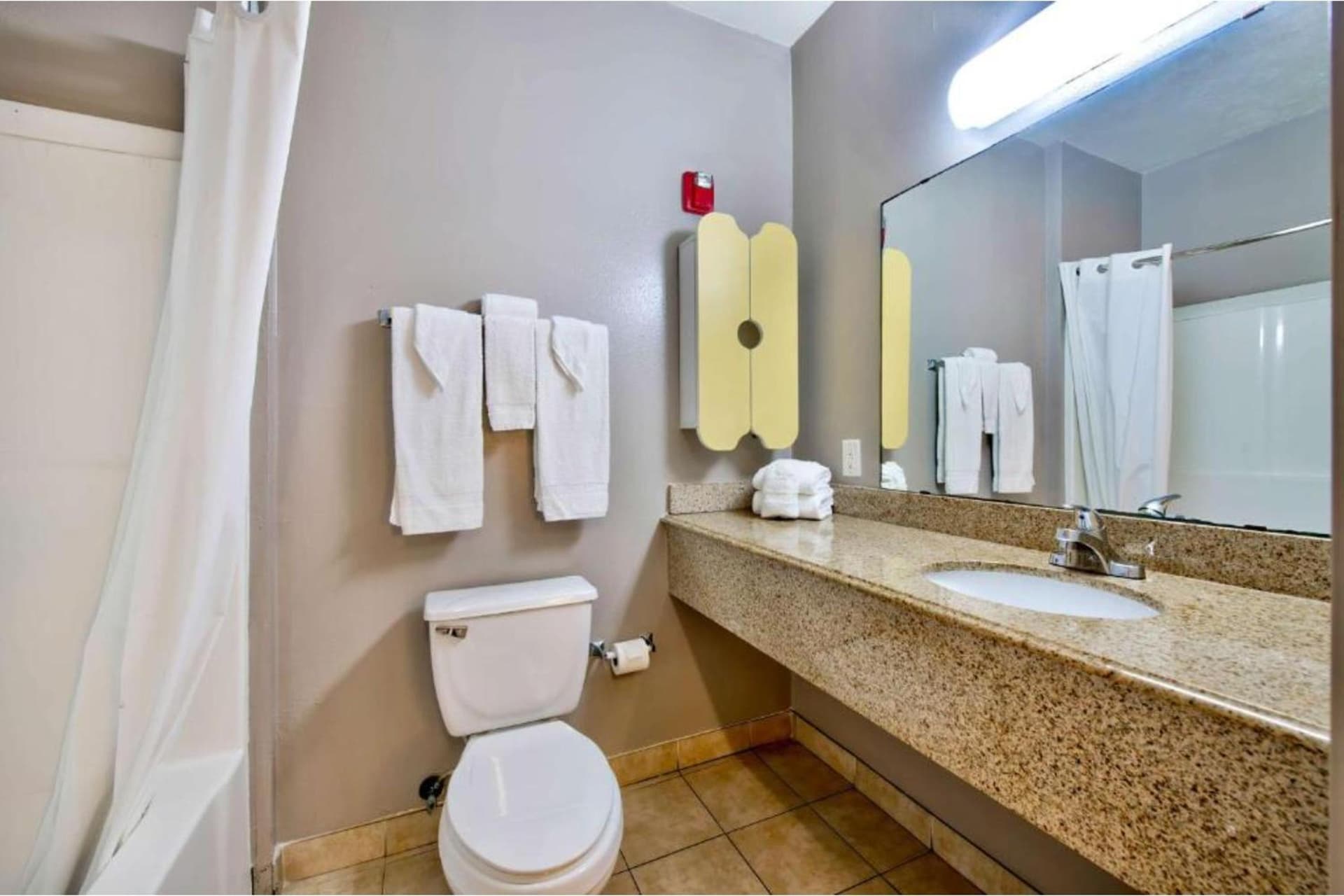 OYO Townhouse Beaumont Medical Center Area I-10 gallery photo in Beaumont, TX — image 10
