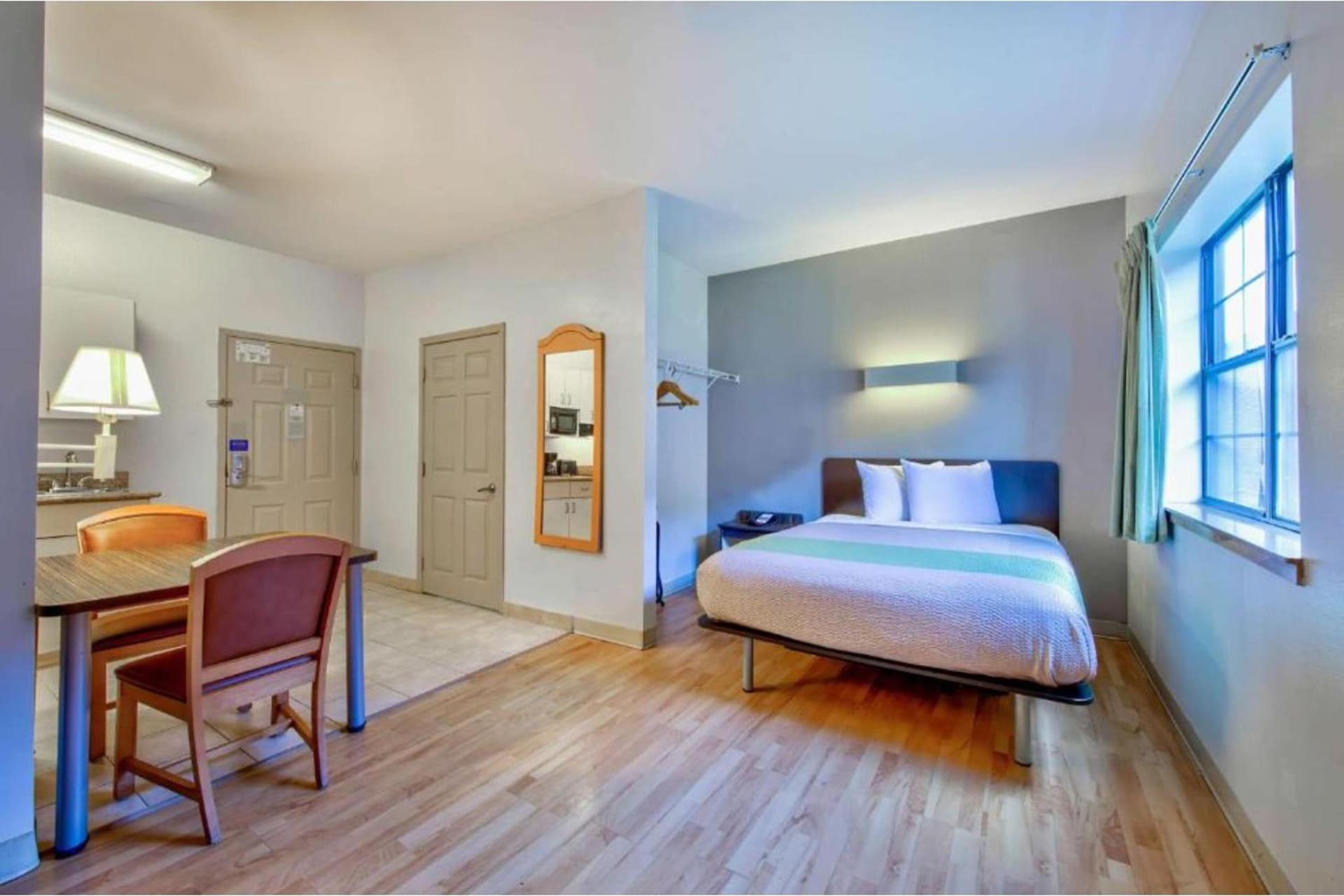 OYO Townhouse Beaumont Medical Center Area I-10 gallery photo in Beaumont, TX — image 11