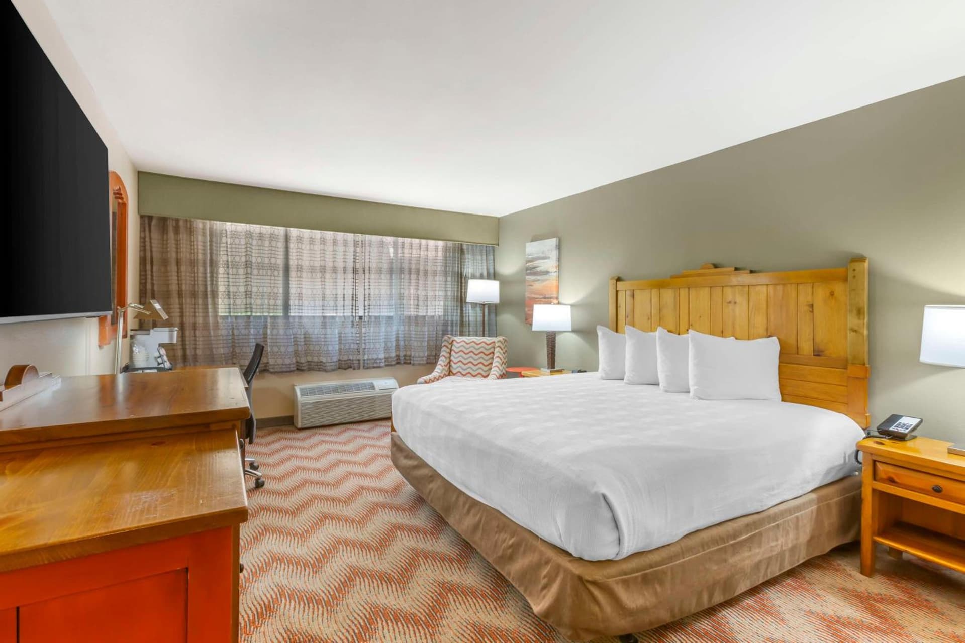 Best Western Plus Rio Grande Inn property views in Albuquerque, NM — gallery photo 3