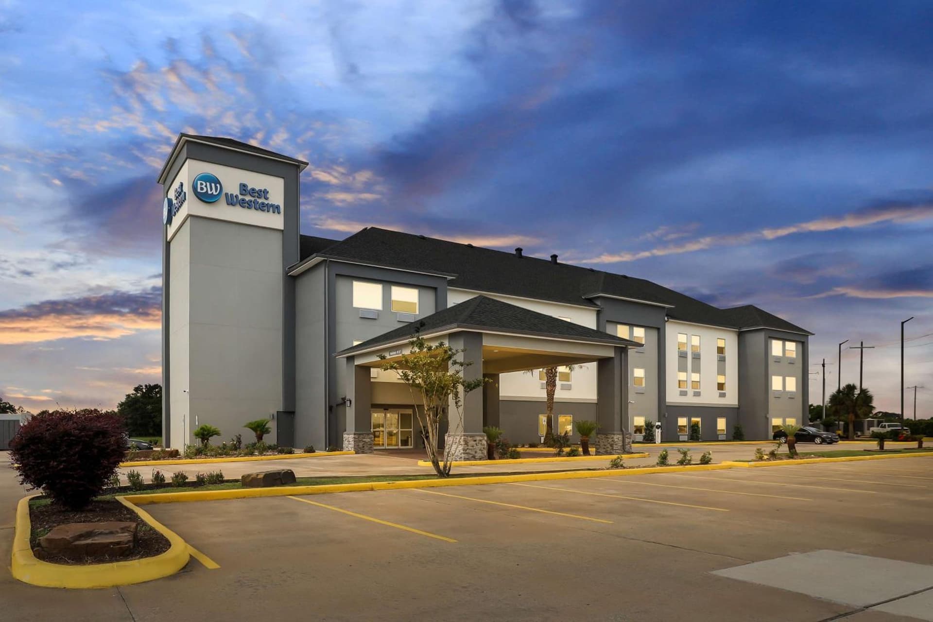 Best Western Iowa - Lake Charles East featured exterior or lobby in Iowa, LA — similar hotel