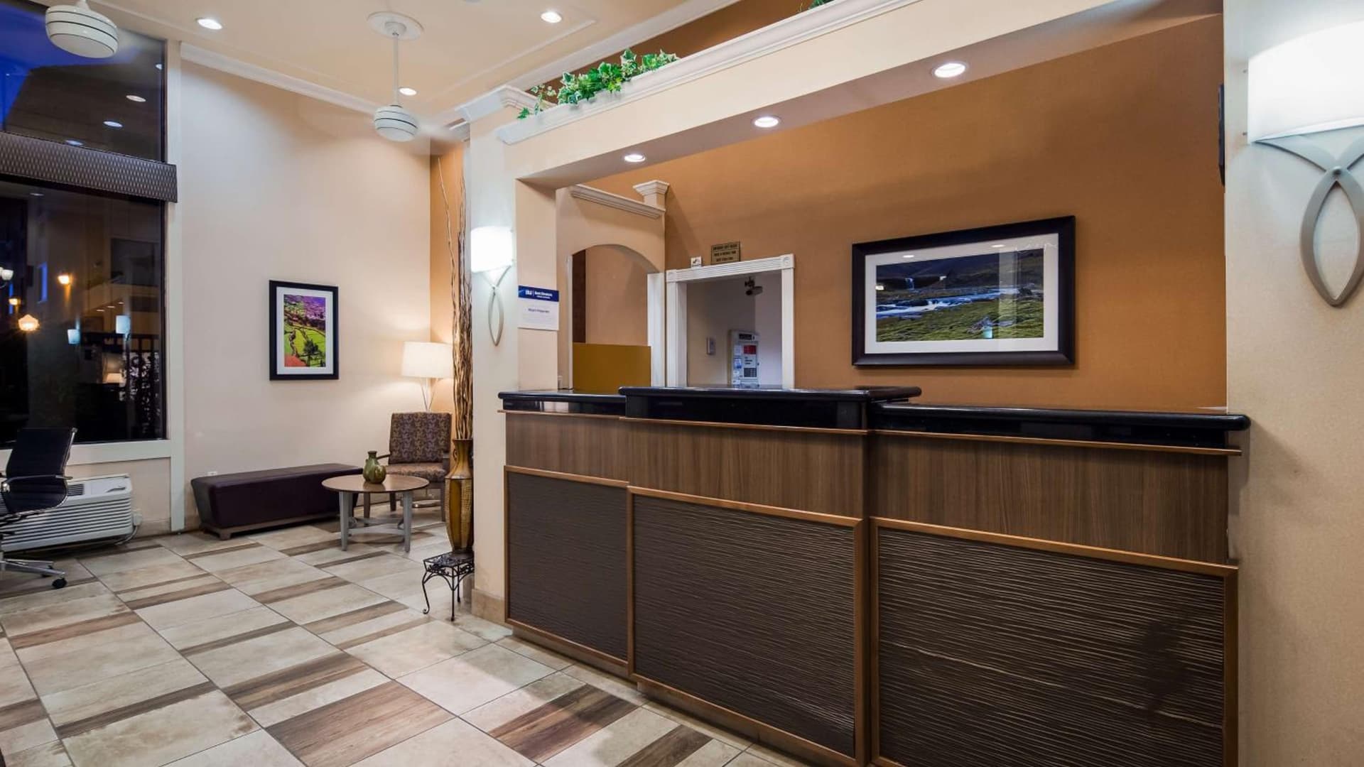 Best Western PLUS Inn of Hayward interior in Hayward, CA — gallery photo 2