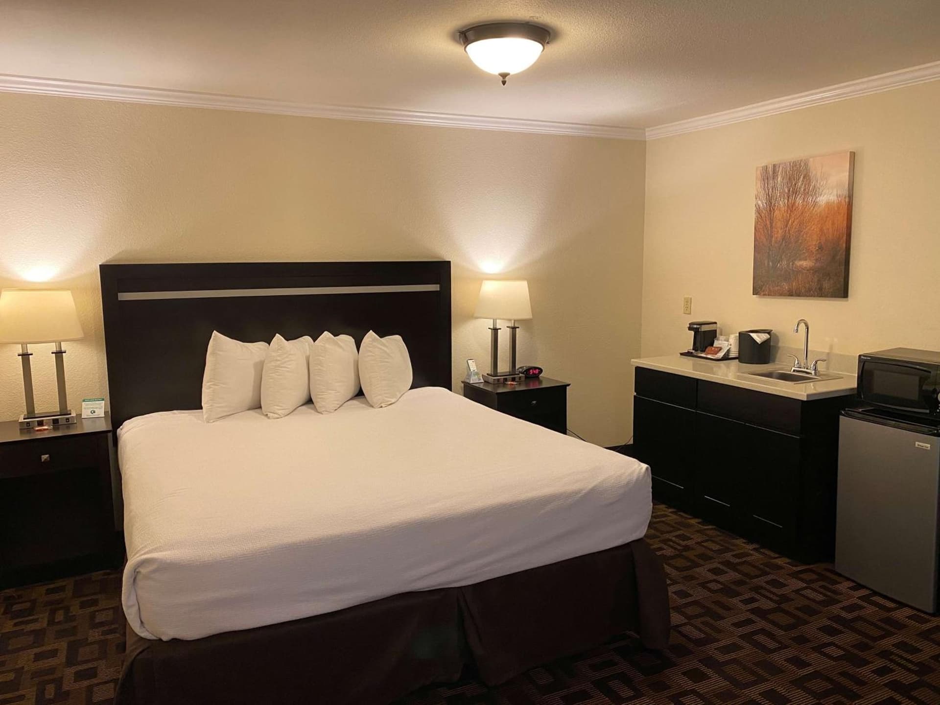 Best Western PLUS Inn of Hayward property views in Hayward, CA — gallery photo 3