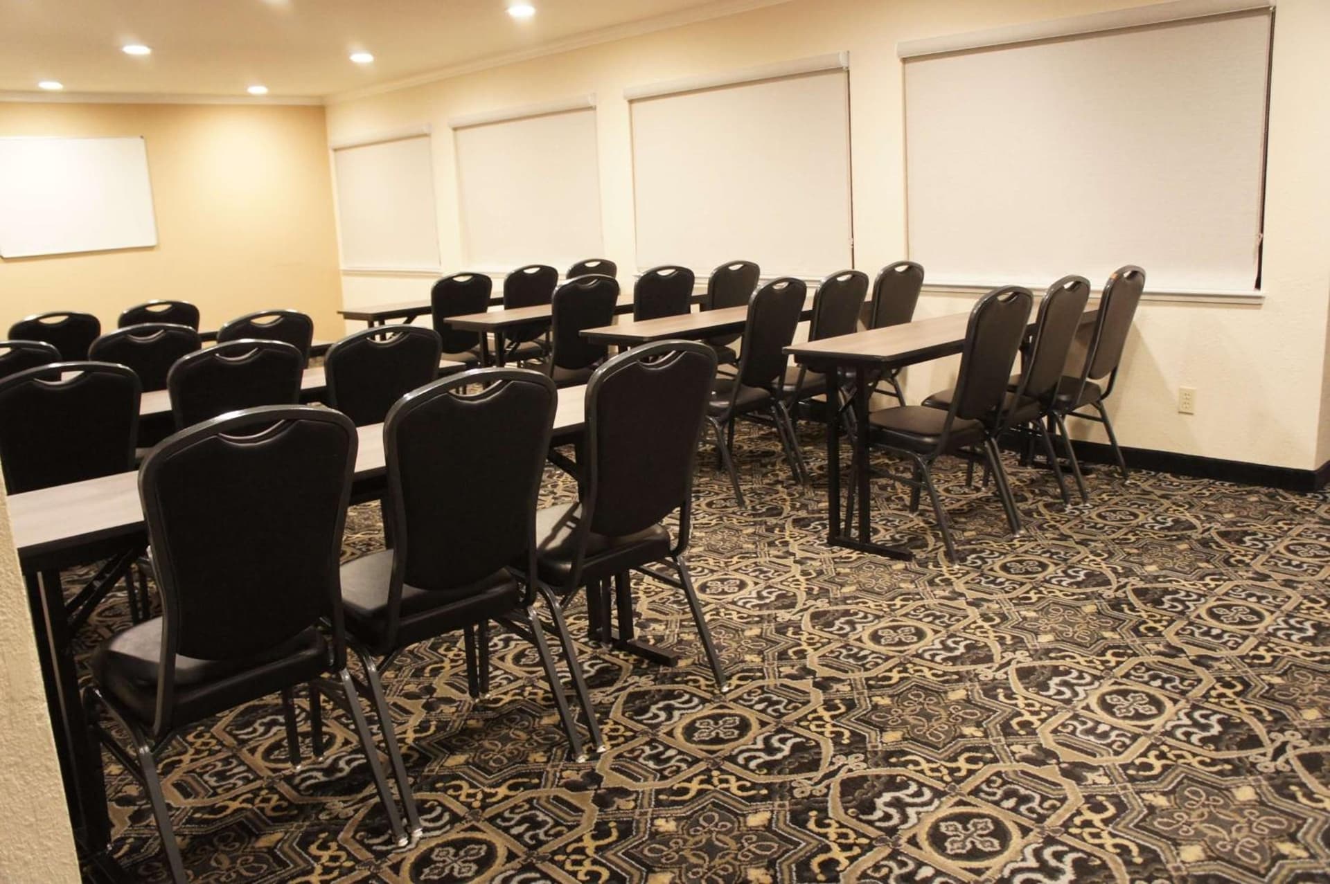 Best Western PLUS Inn of Hayward interior in Hayward, CA — gallery photo 2