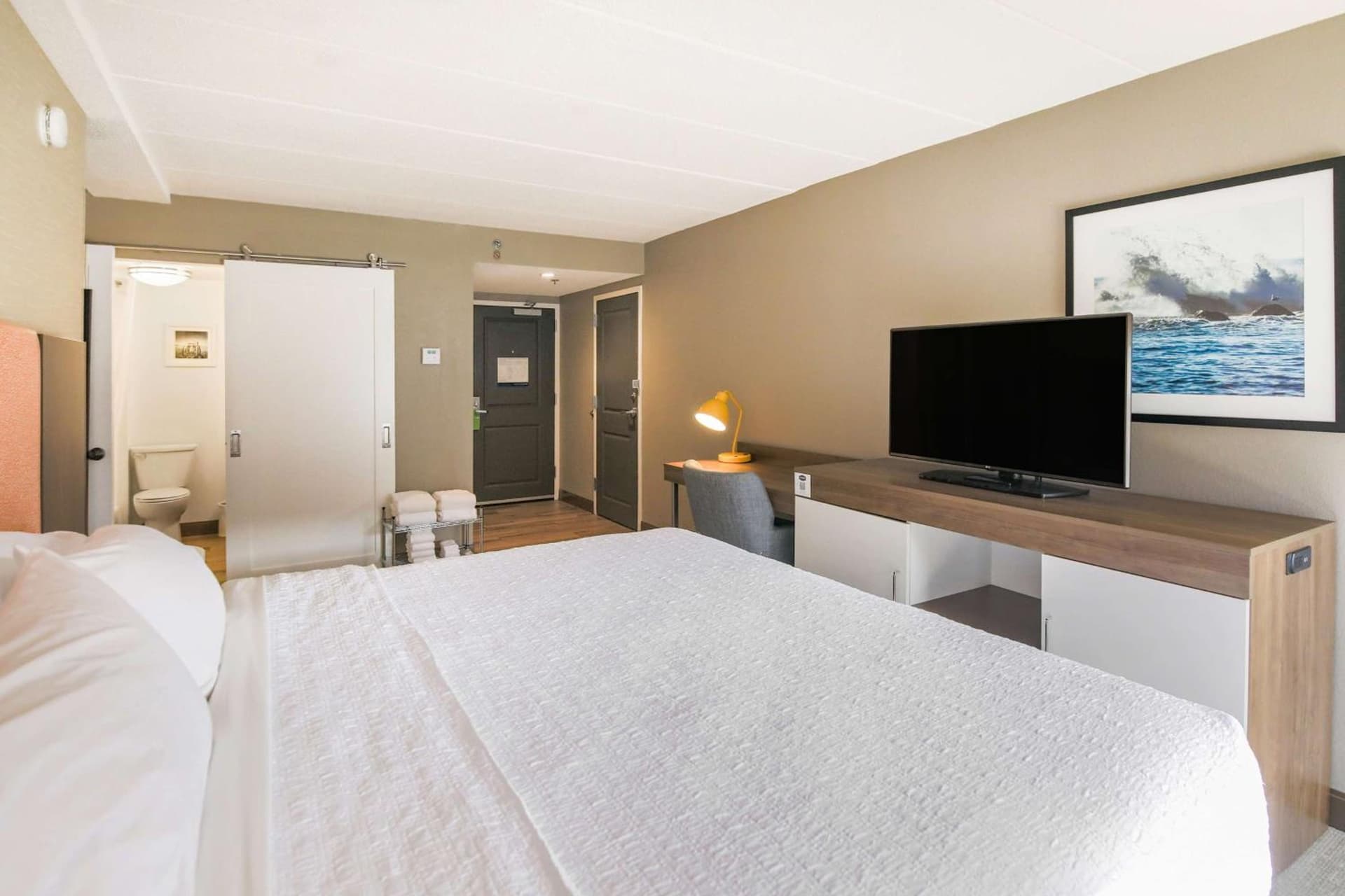 Hampton Inn Fall River/Westport gallery photo in North Westport, MA — image 9