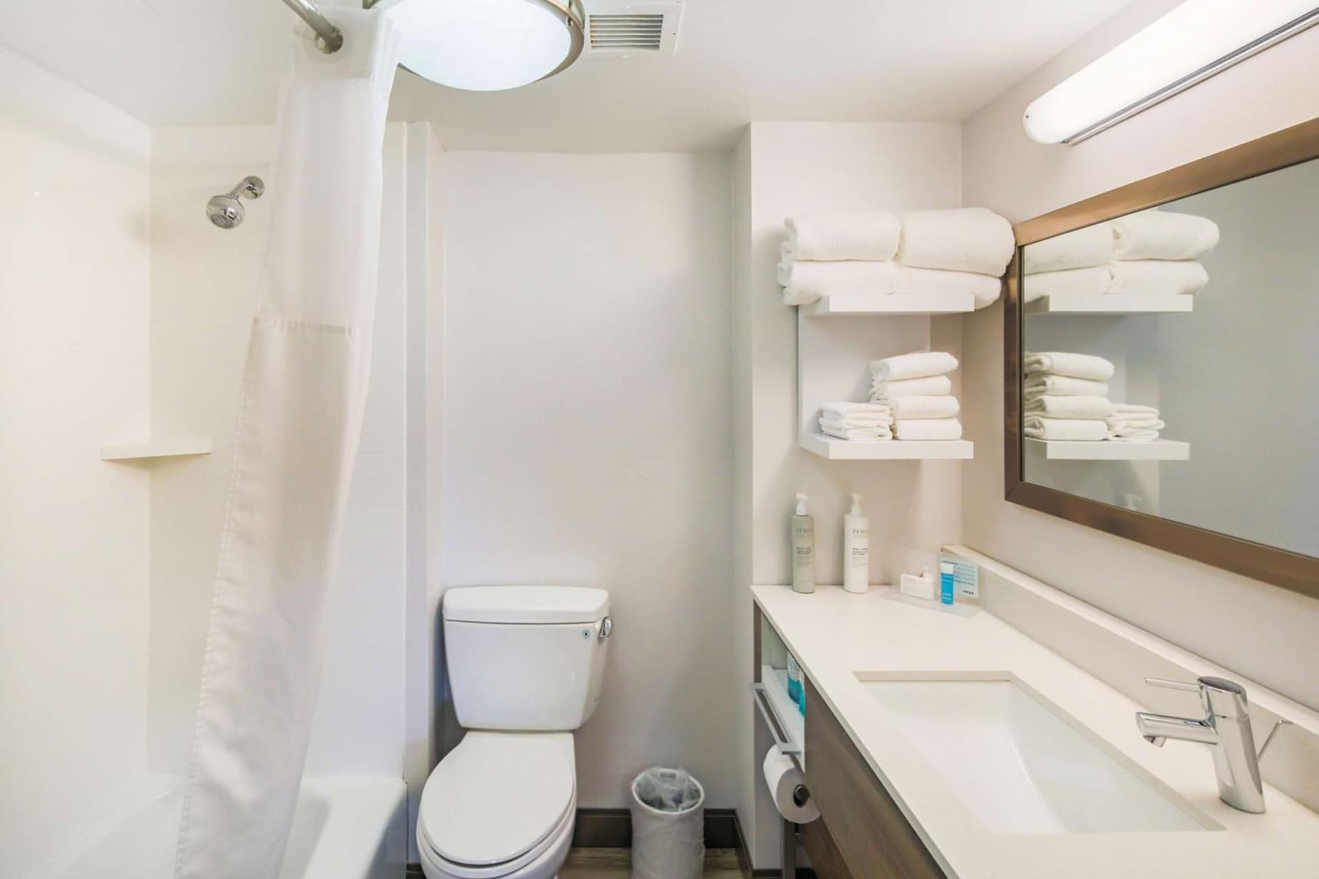 Hampton Inn Fall River/Westport gallery photo in North Westport, MA — image 32