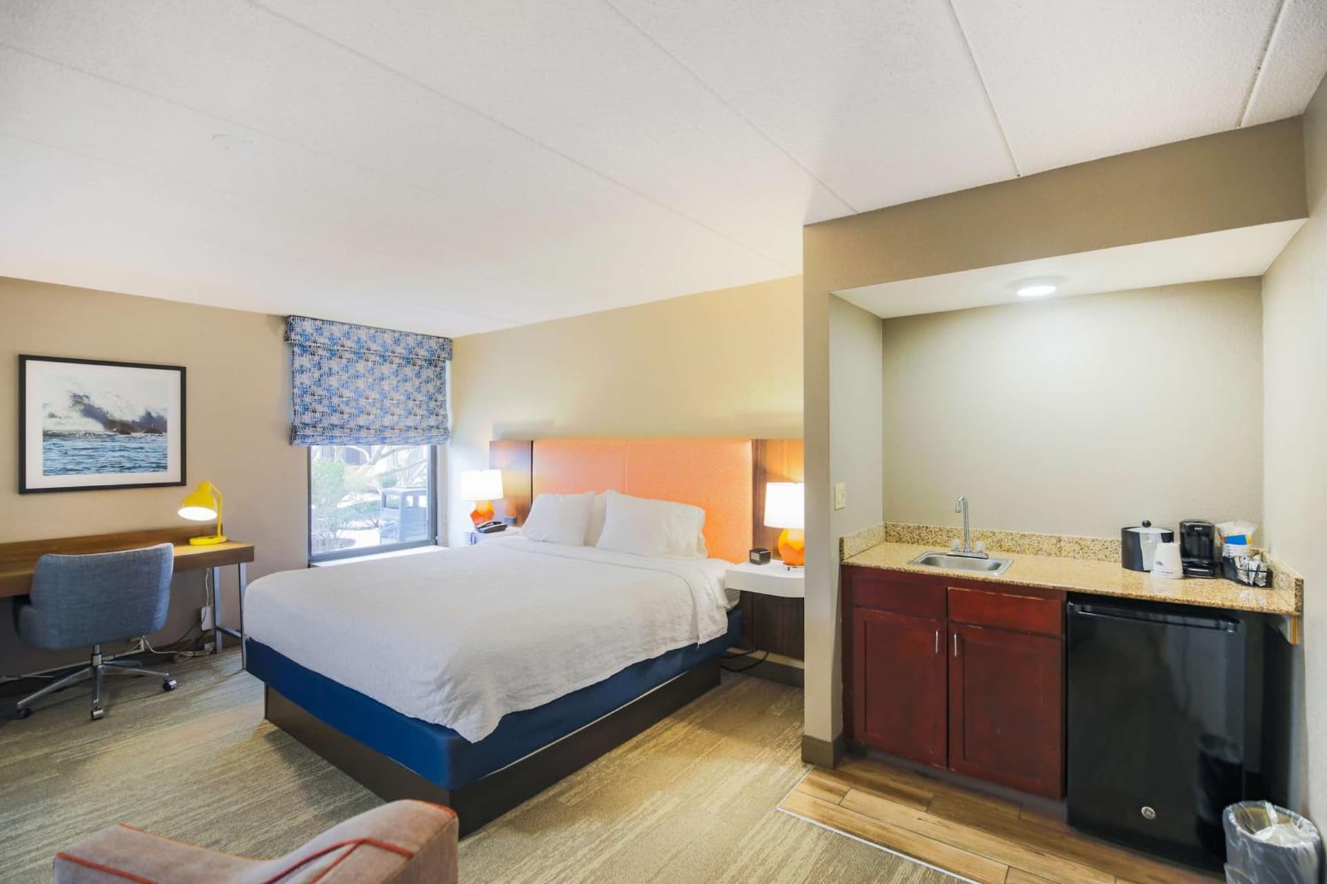 Hampton Inn Fall River/Westport interior in North Westport, MA — gallery photo 2