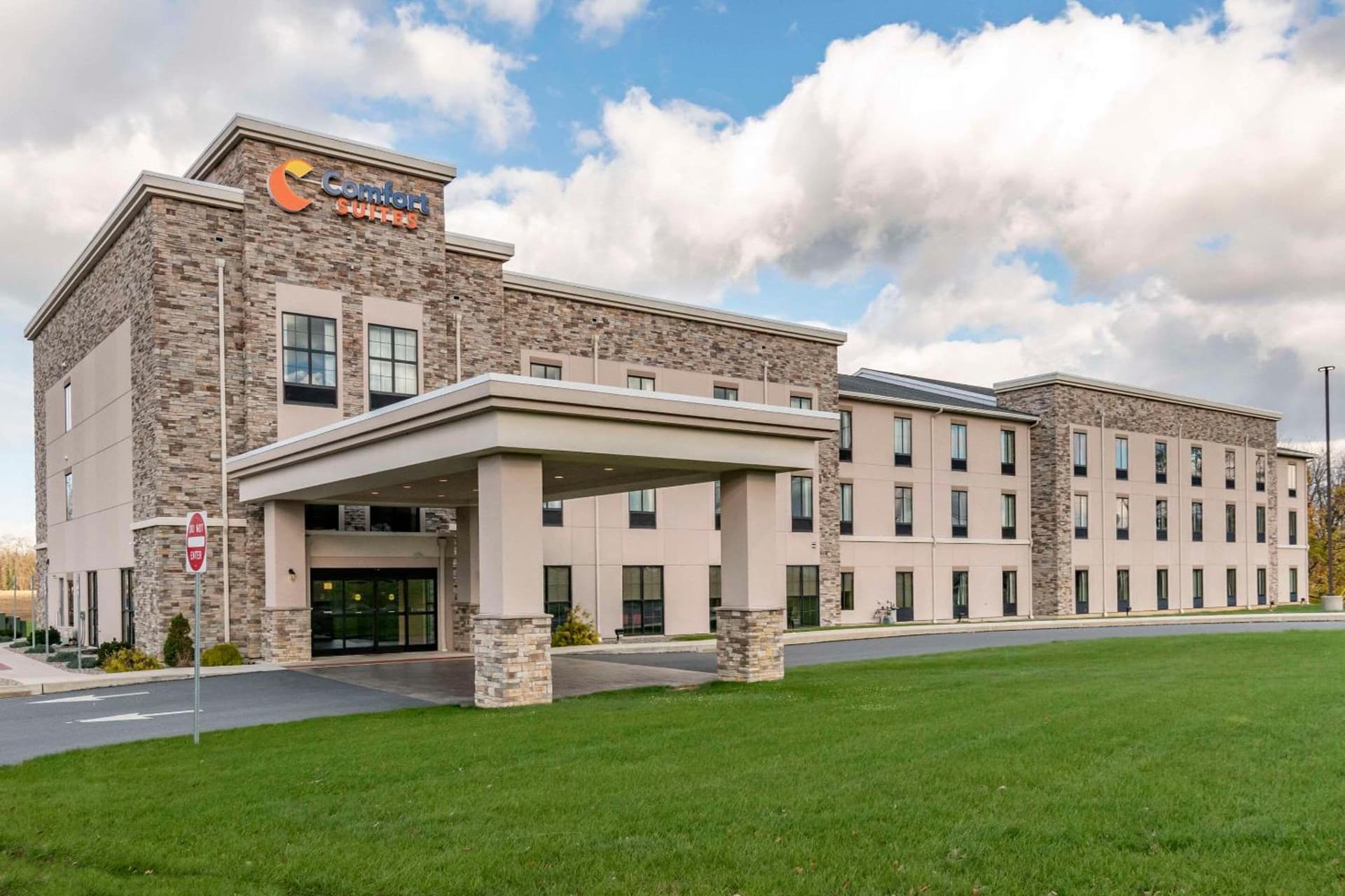 Comfort Suites Manheim - Lancaster featured exterior or lobby in Manheim, PA — similar hotel