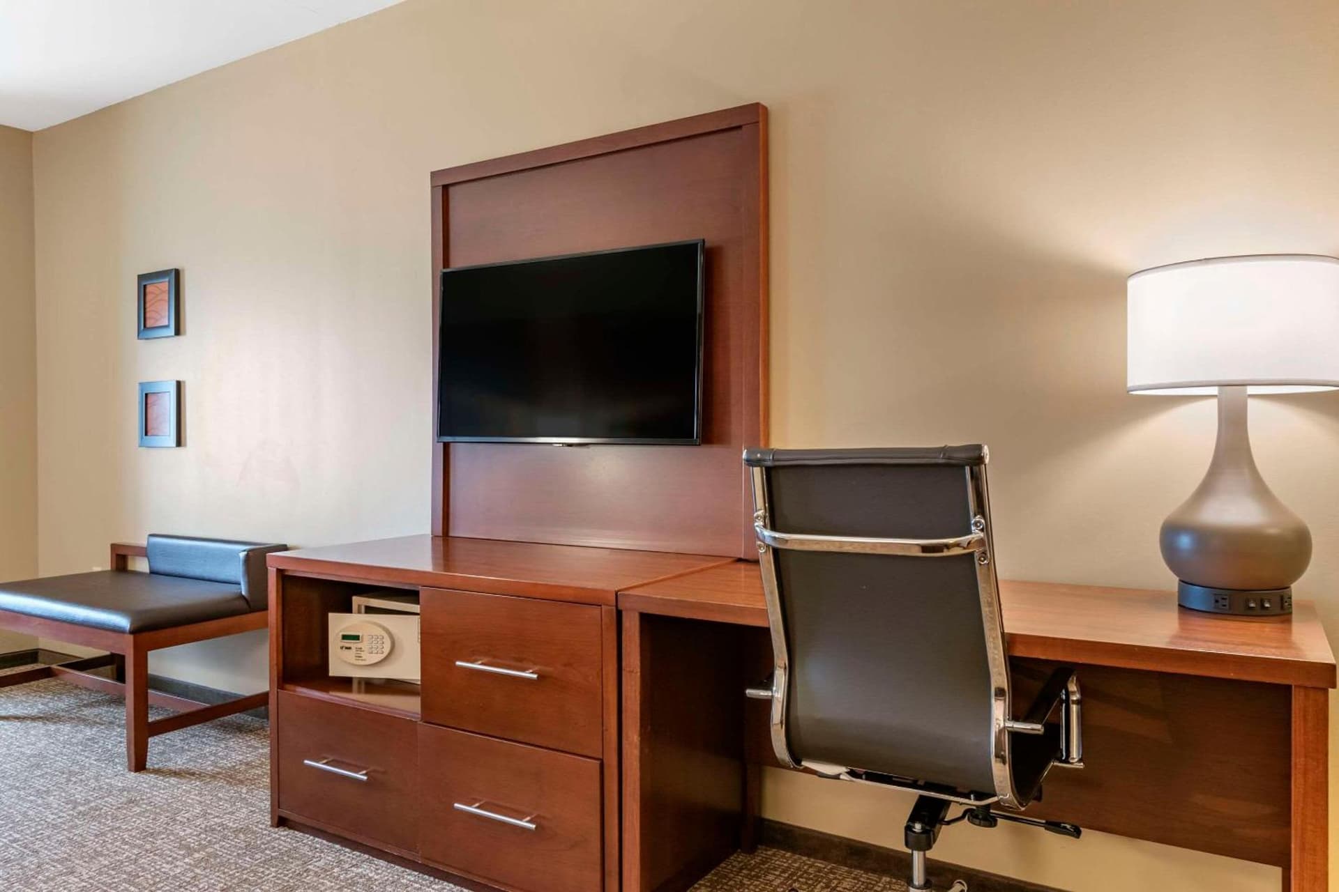 Comfort Suites Manheim - Lancaster interior in Manheim, PA — gallery photo 2