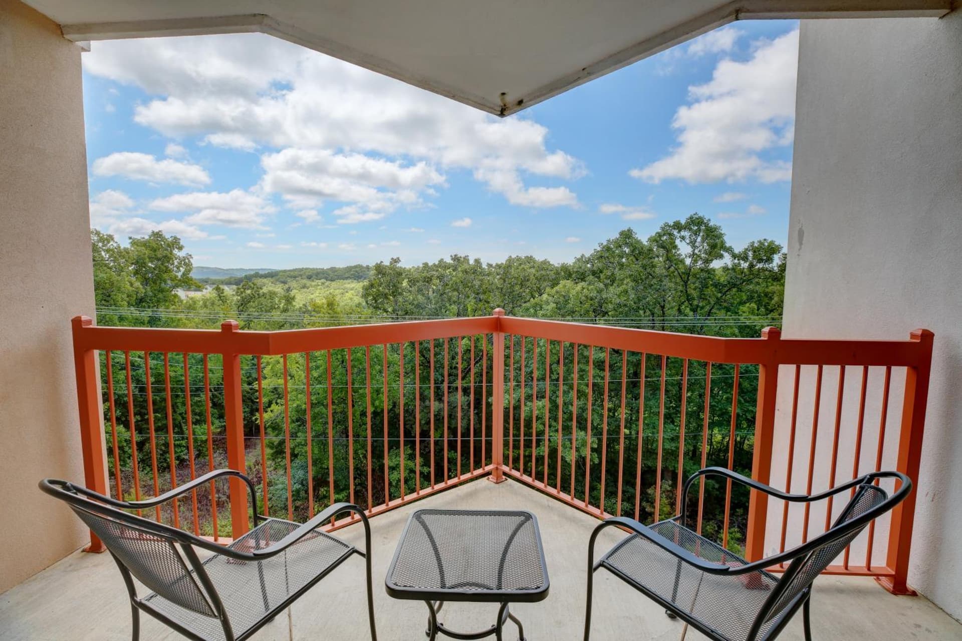 Grand Crowne Resort interior in Branson, MO — gallery photo 2