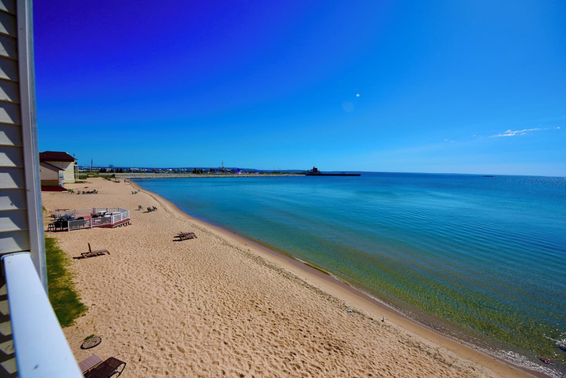Hamilton Inn Select Beachfront Mackinaw City property views in Mackinaw City, MI — gallery photo 3