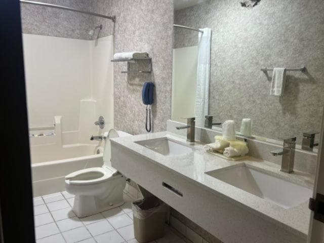 Garden Inn interior in New Castle, IN — gallery photo 2