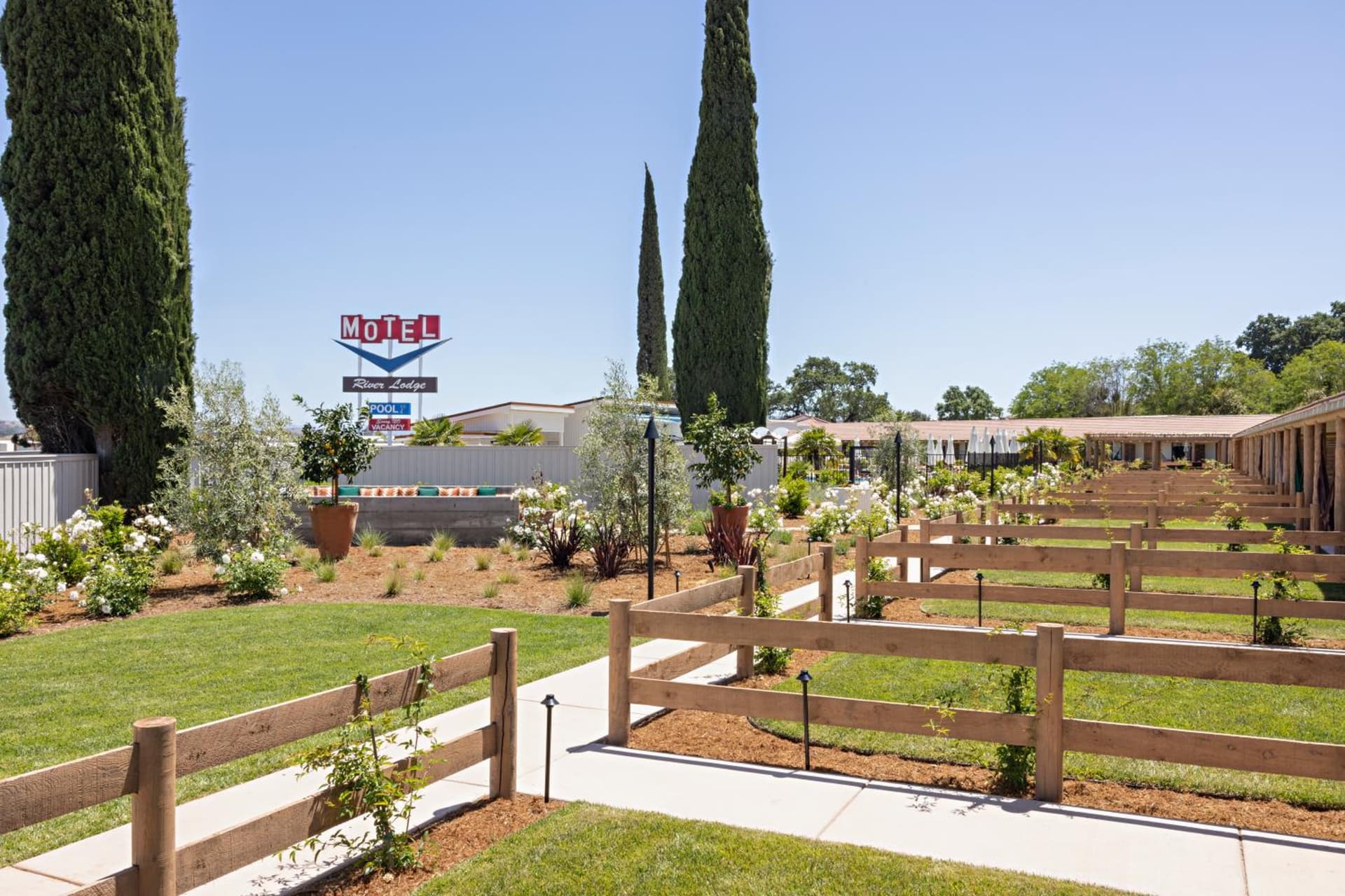 River Lodge Paso - 21 & Over Pool featured exterior or lobby in Paso Robles — similar hotel