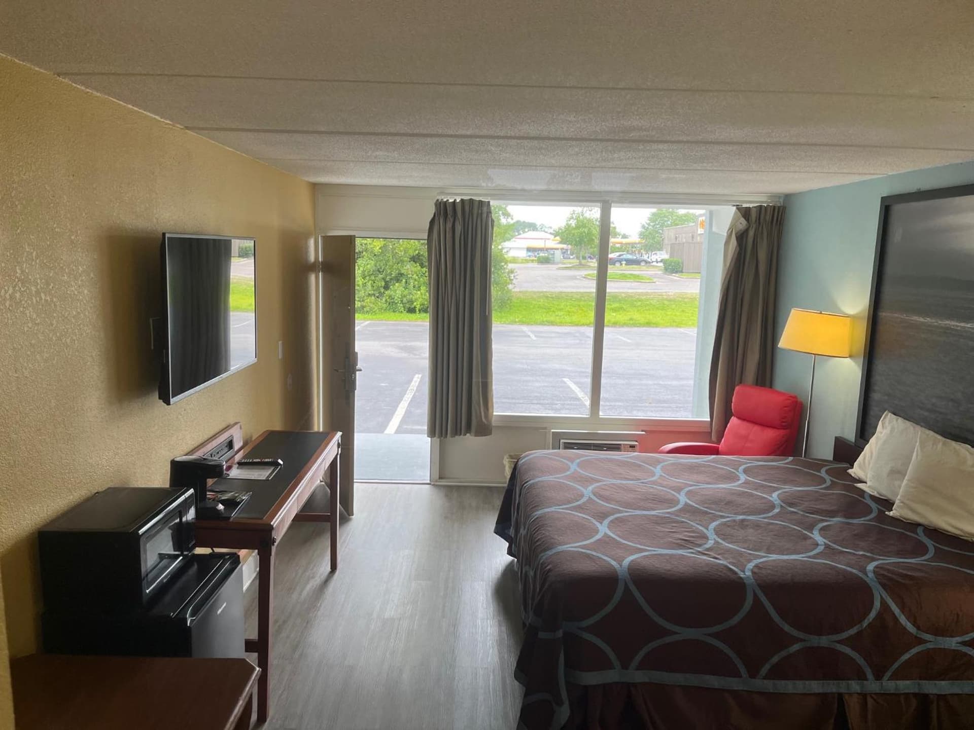 Super 8 By Wyndham Kingsland I-95 Naval Base Area property views in Kingsland, GA — gallery photo 3
