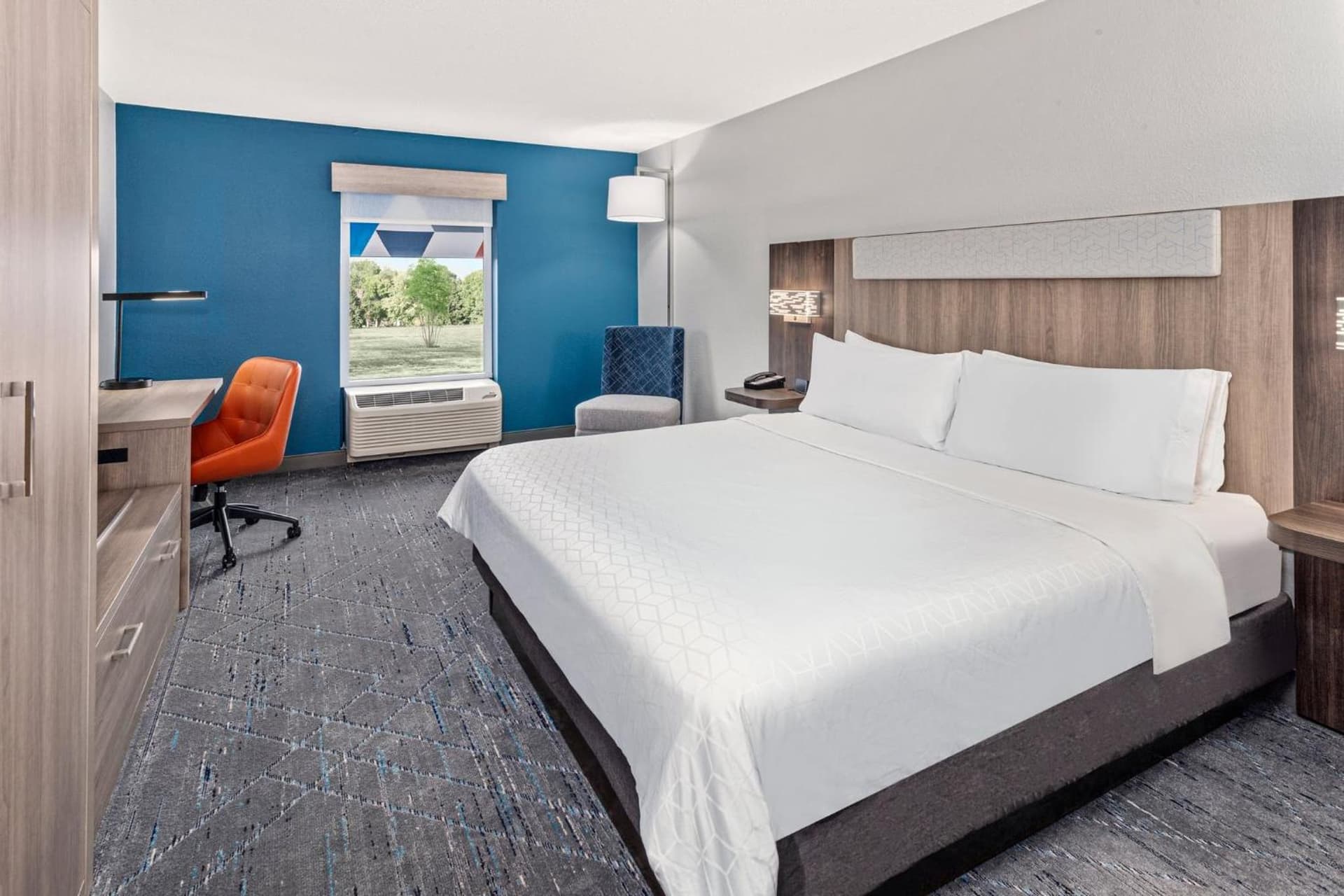 Holiday Inn Express Hotel & Suites Chicago-Algonquin by IHG gallery photo in Algonquin, IL — image 16