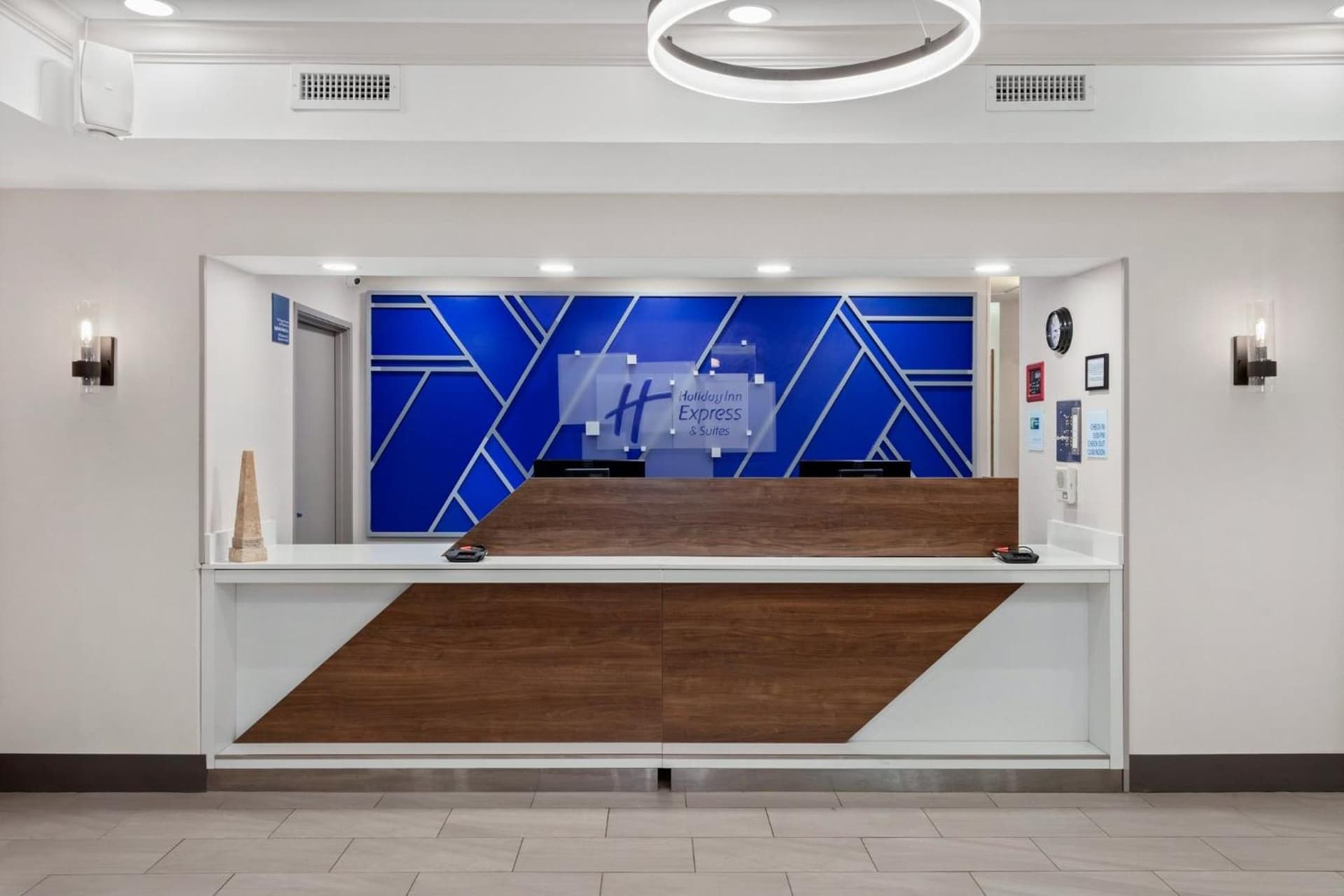 Holiday Inn Express Hotel & Suites Chicago-Algonquin by IHG gallery photo in Algonquin, IL — image 37