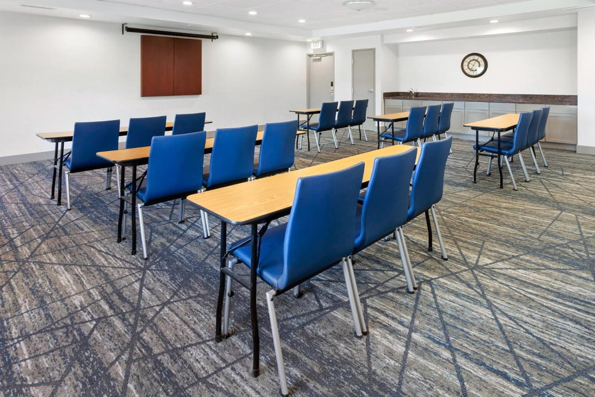 Holiday Inn Express Hotel & Suites Chicago-Algonquin by IHG gallery photo in Algonquin, IL — image 33