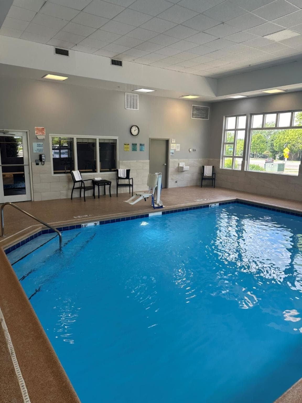 Holiday Inn Express Hotel & Suites Chicago-Algonquin by IHG gallery photo in Algonquin, IL — image 21