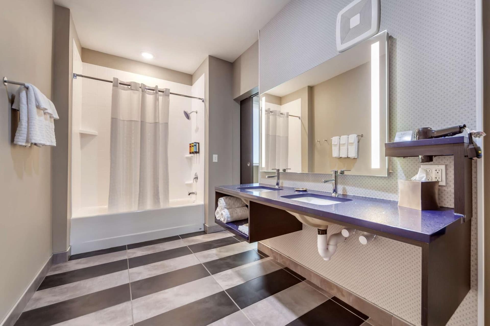 GLō Best Western Dawley Farms In Sioux Falls gallery photo in Sioux Falls, SD — image 21