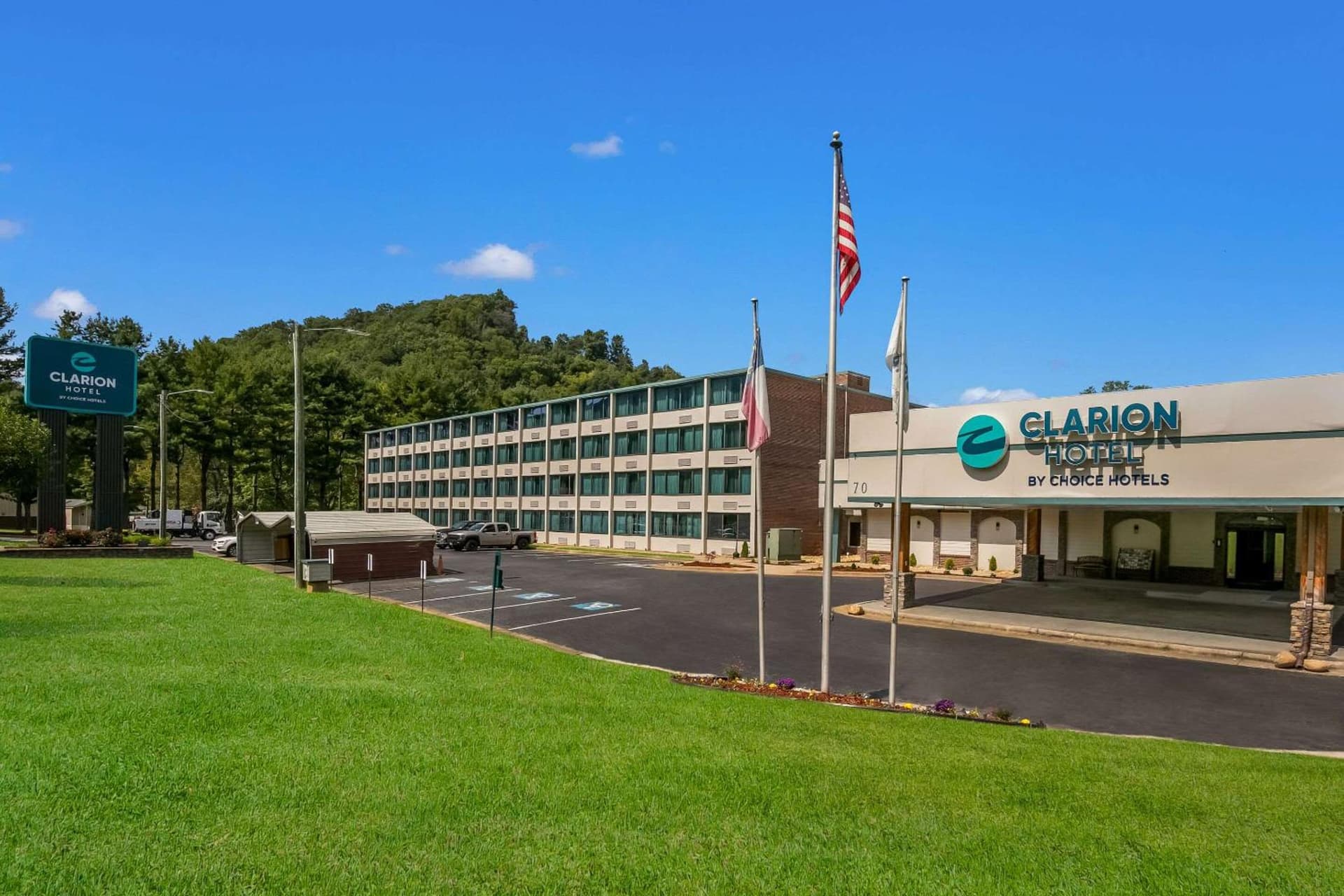 Clarion Hotel Conference Center Maggie Valley interior in Maggie Valley, NC — gallery photo 2
