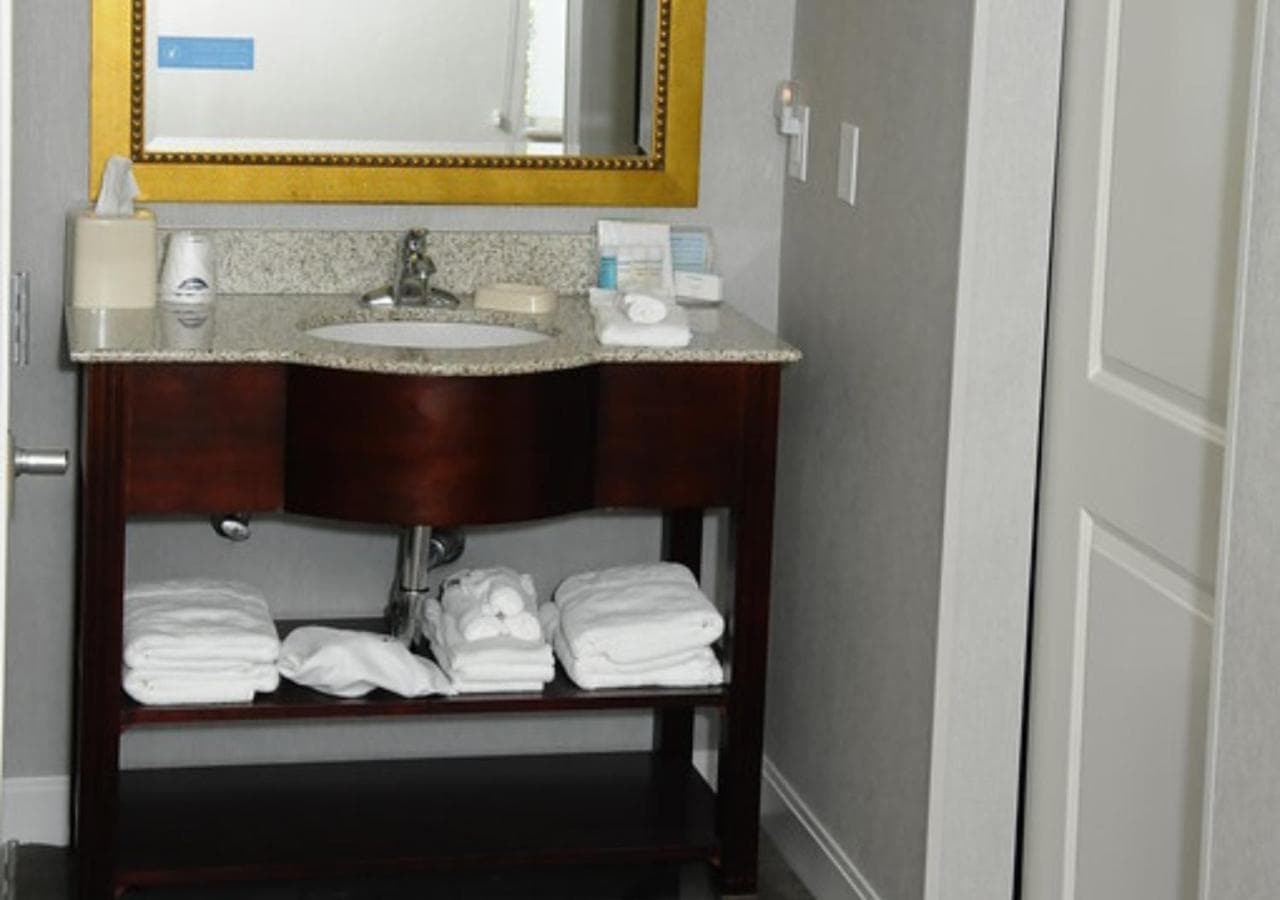 Hampton Inn & Suites Redding property views in Redding, CA — gallery photo 3