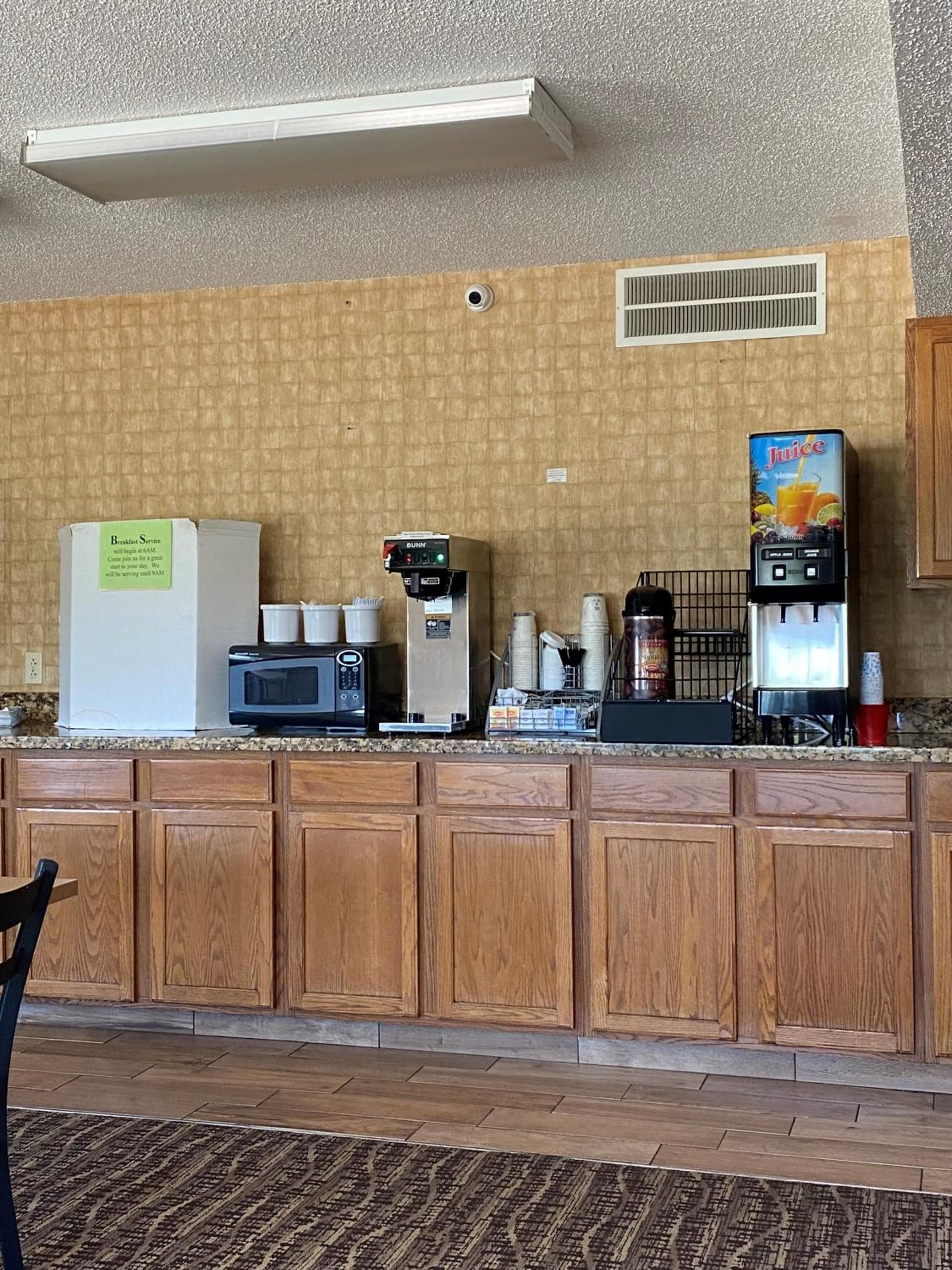 Super 8 by Wyndham Oelwein interior in Oelwein, IA — gallery photo 2