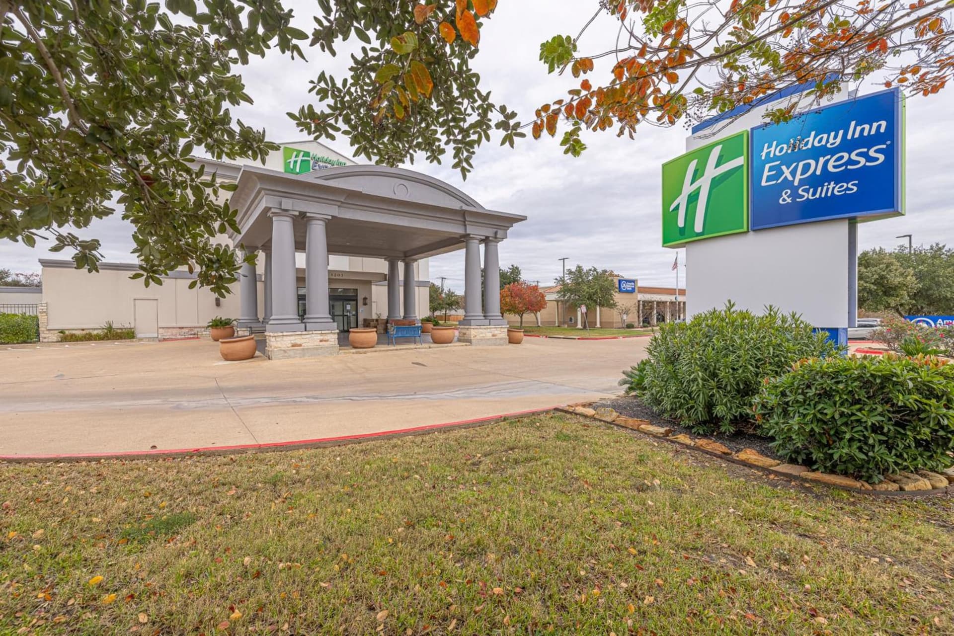 Holiday Inn Express & Suites College Station by IHG interior in College Station, TX — gallery photo 2