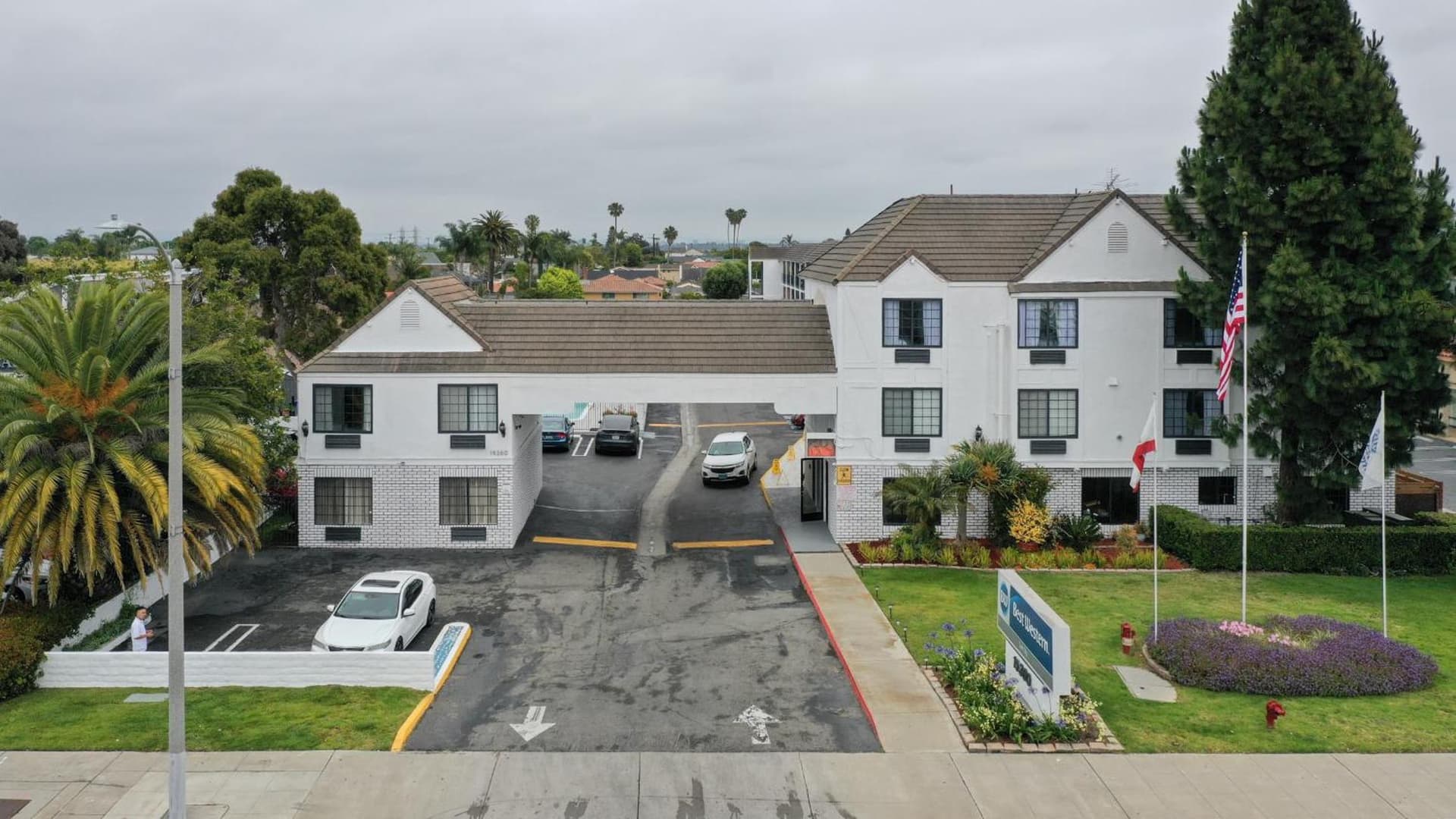 Best Western Surf City interior in Huntington Beach, CA — gallery photo 2