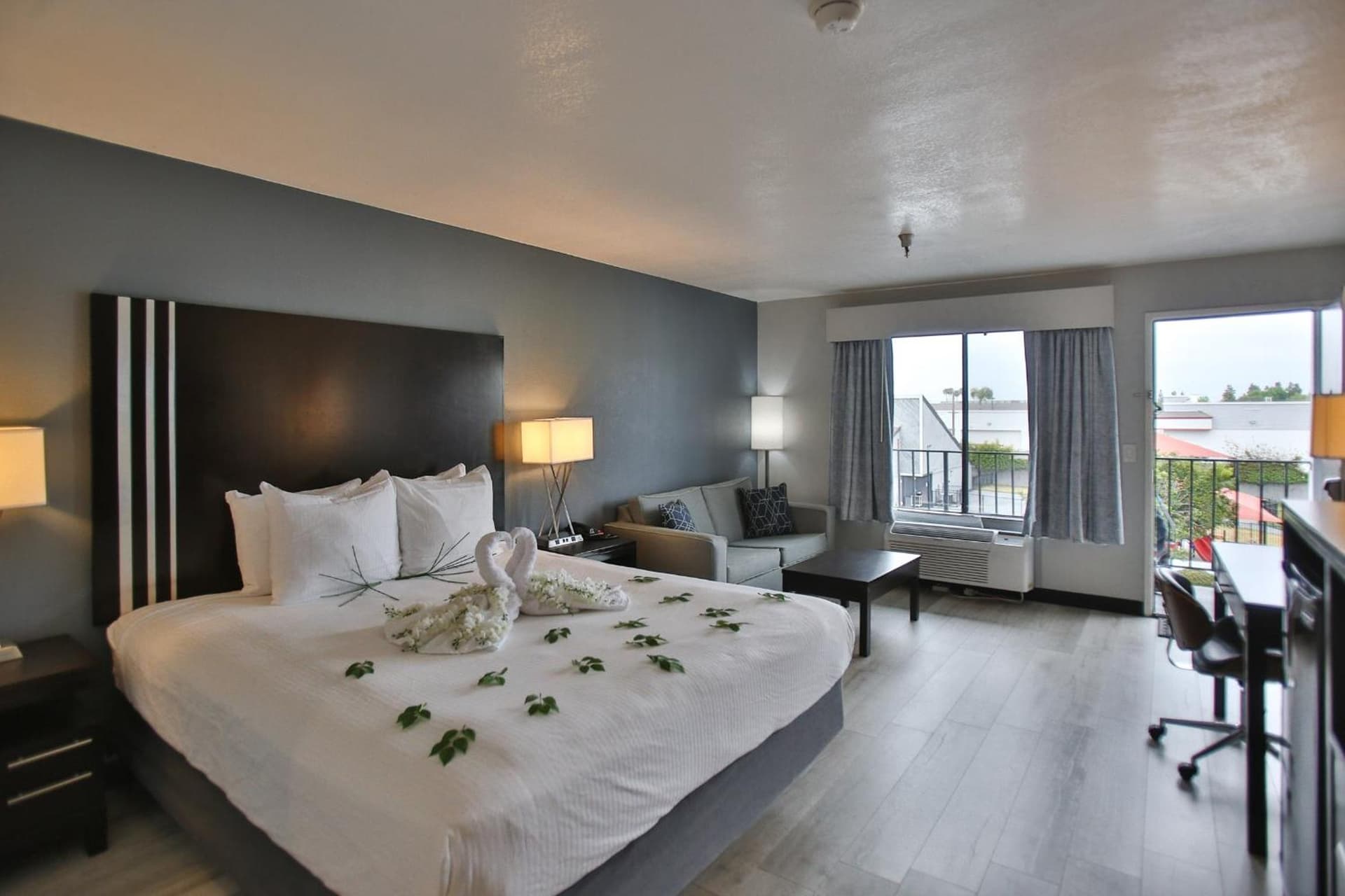 Best Western Surf City gallery photo in Huntington Beach, CA — image 4