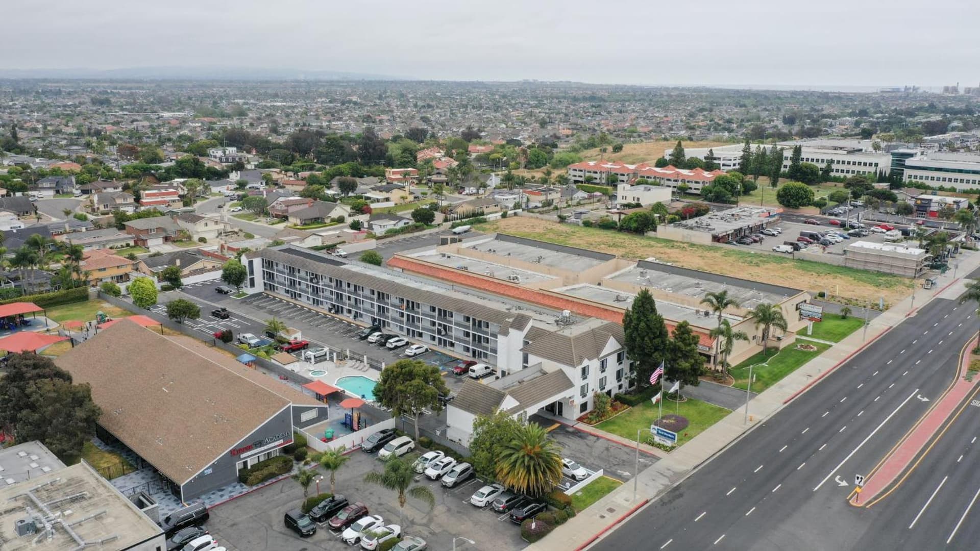 Best Western Surf City property views in Huntington Beach, CA — gallery photo 3