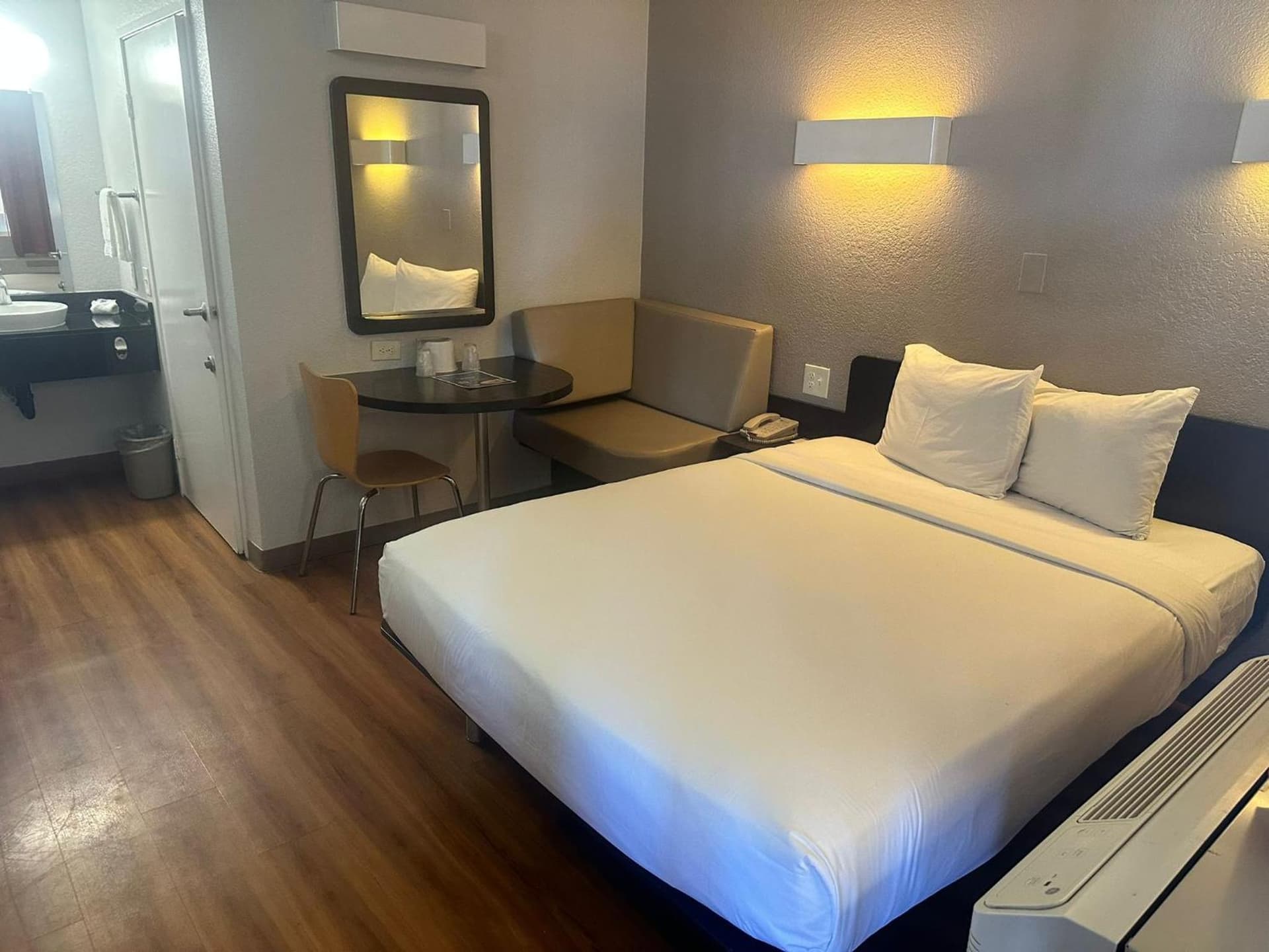 Motel 6-Ventura, CA - South gallery photo in Ventura, CA — image 35