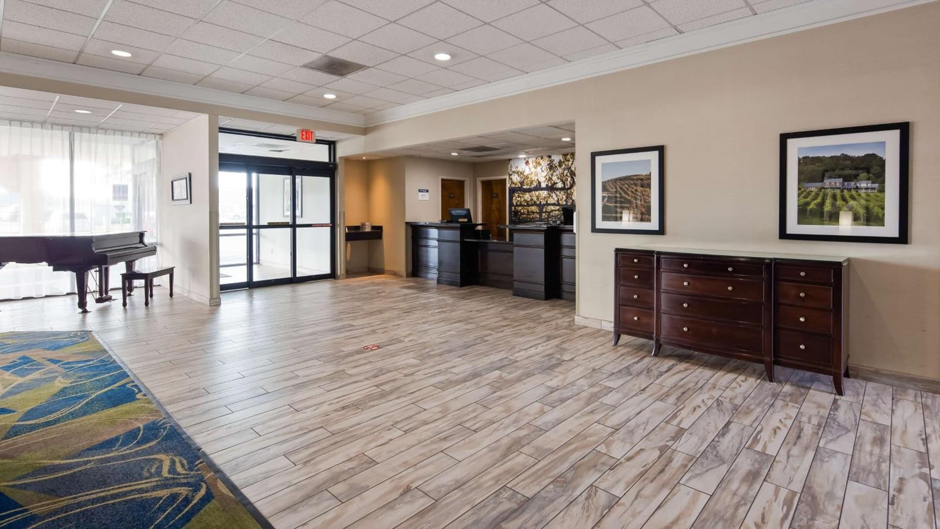 Best Western Leesburg interior in Leesburg, VA — gallery photo 2