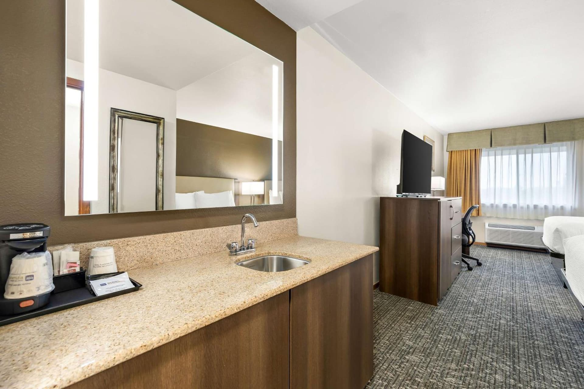 Best Western West Towne Suites gallery photo in Madison, WI — image 47