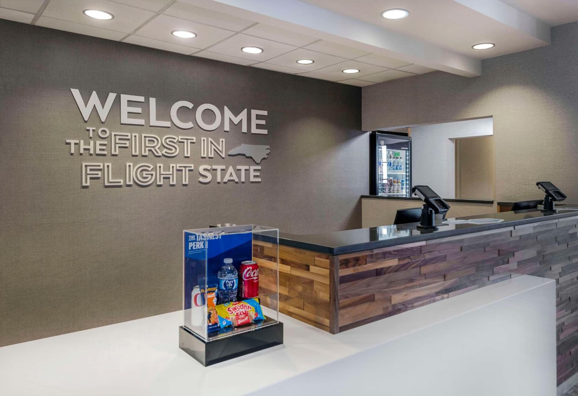 Hampton Inn & Suites Burlington interior in Burlington, NC — gallery photo 2